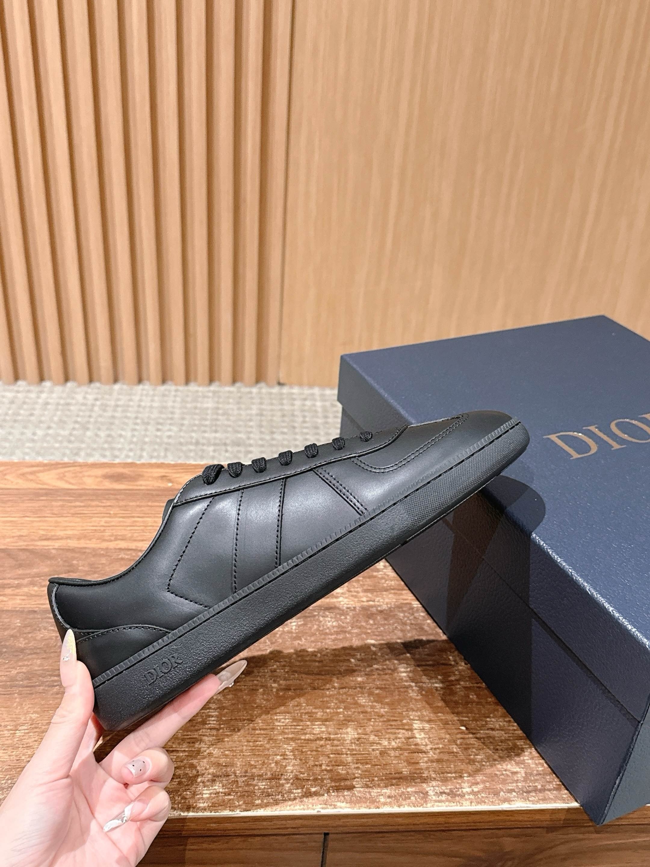 Black and White Shoes - FashionHype.xyz