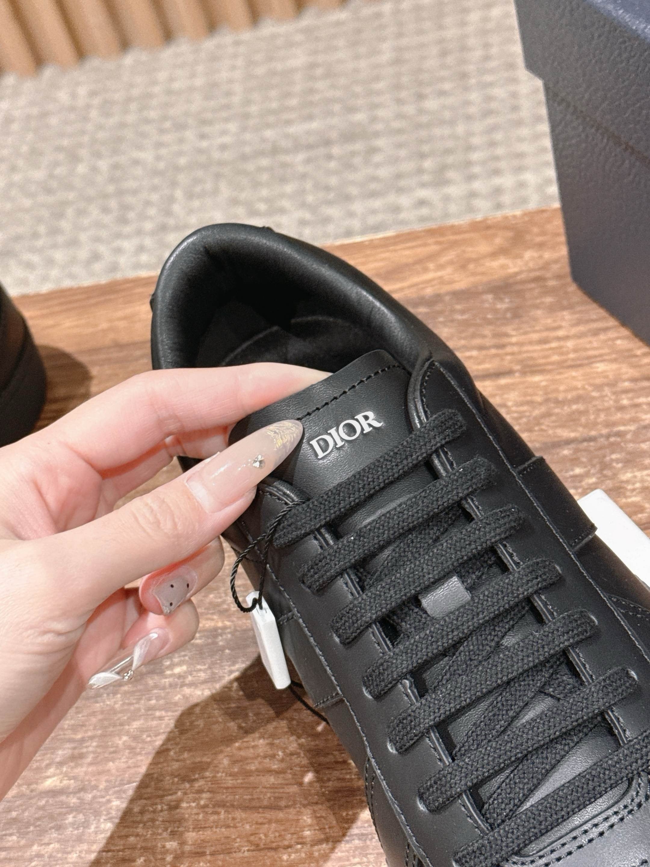 Black and White Shoes - FashionHype.xyz