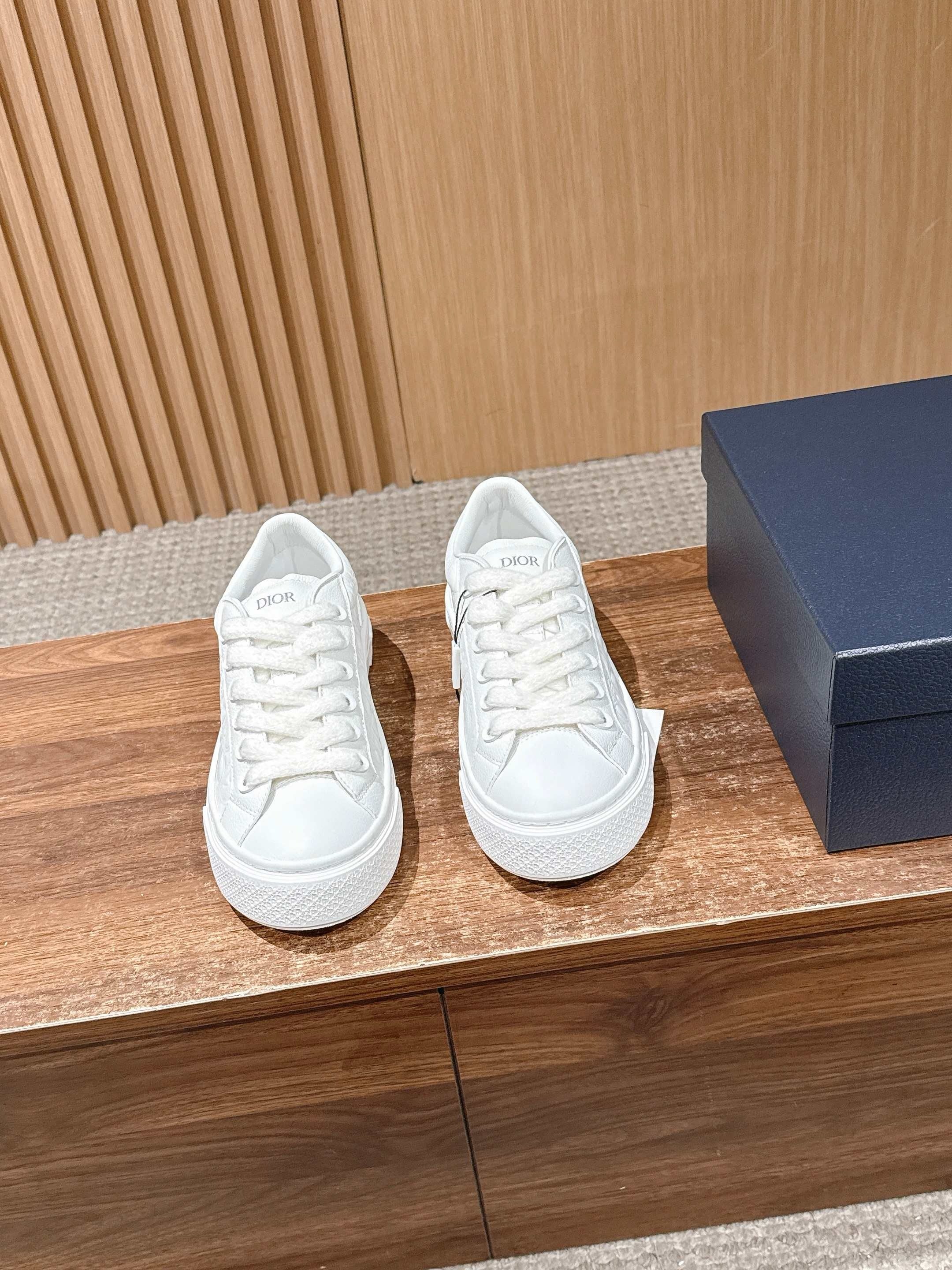 Black and White Shoes - FashionHype.xyz
