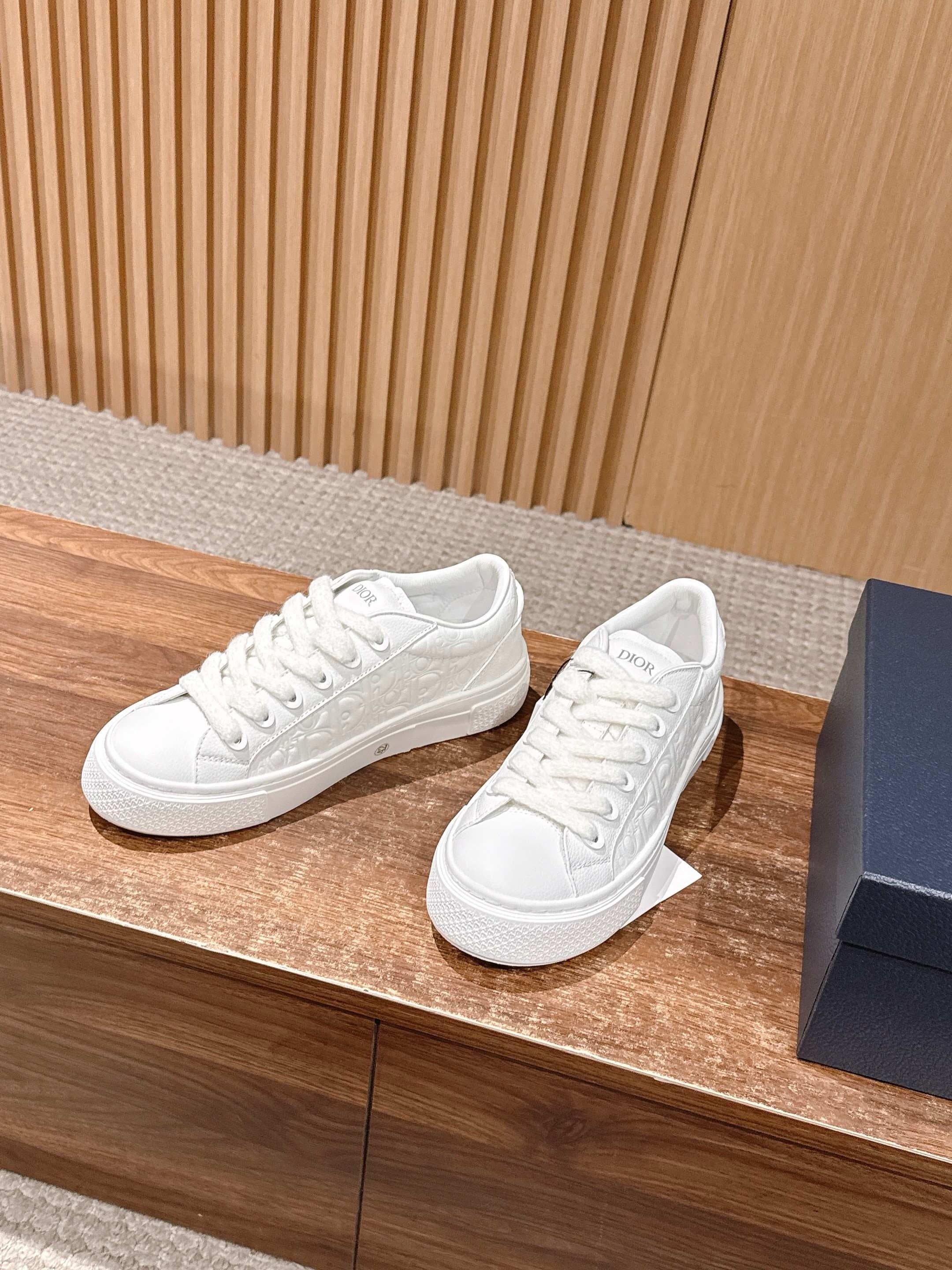 Black and White Shoes - FashionHype.xyz