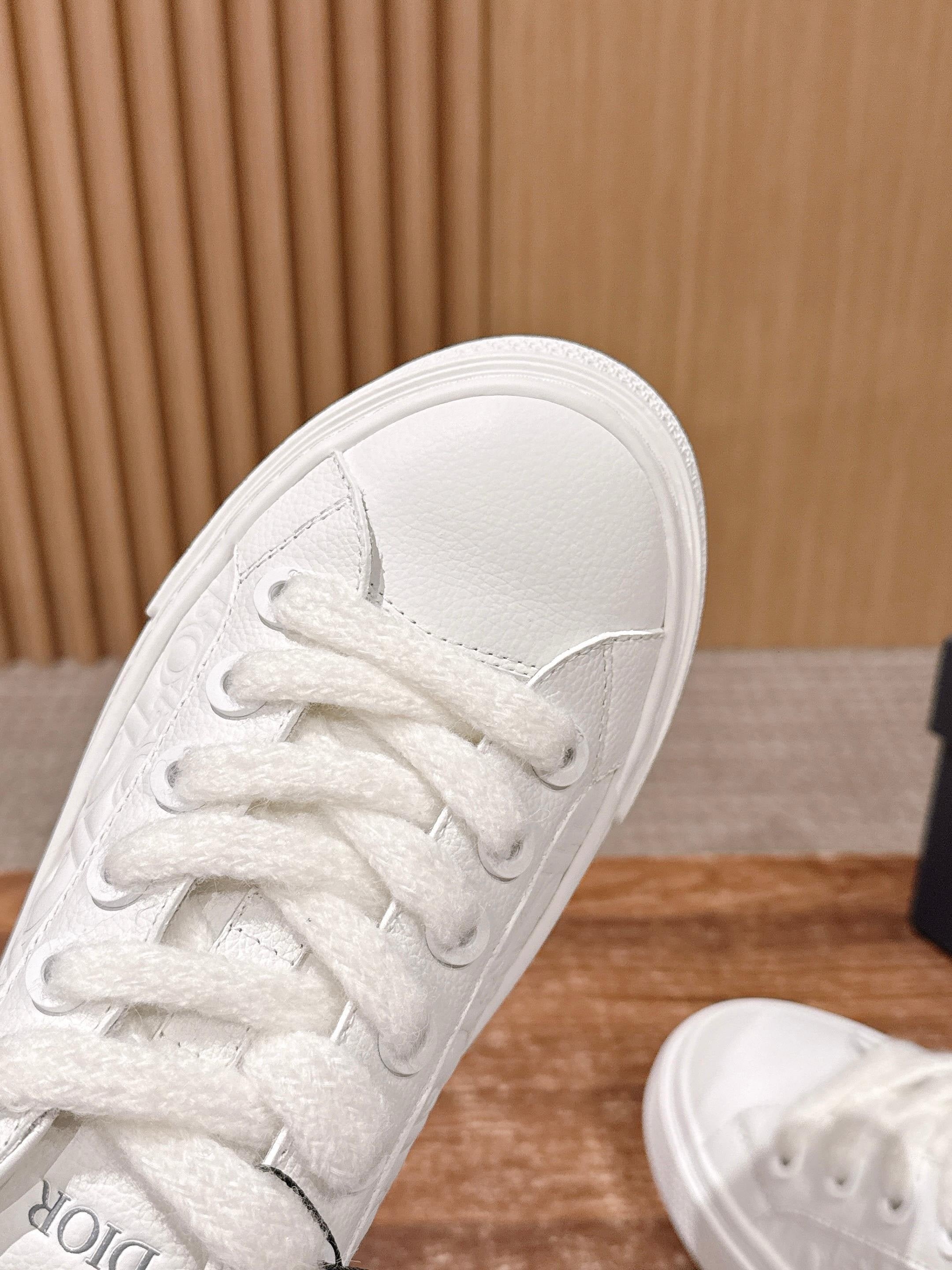 Black and White Shoes - FashionHype.xyz