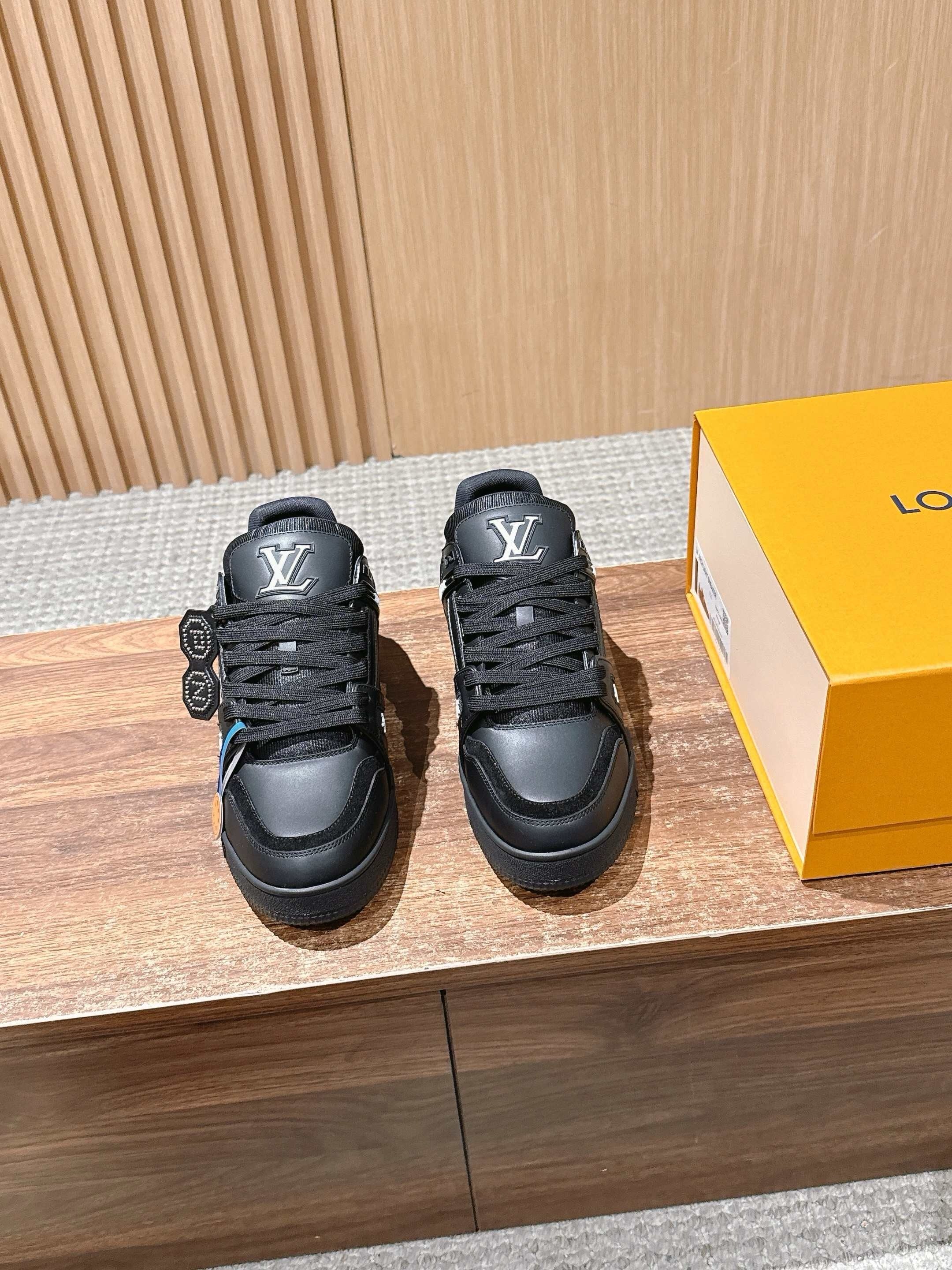 Black and White Shoes - FashionHype.xyz