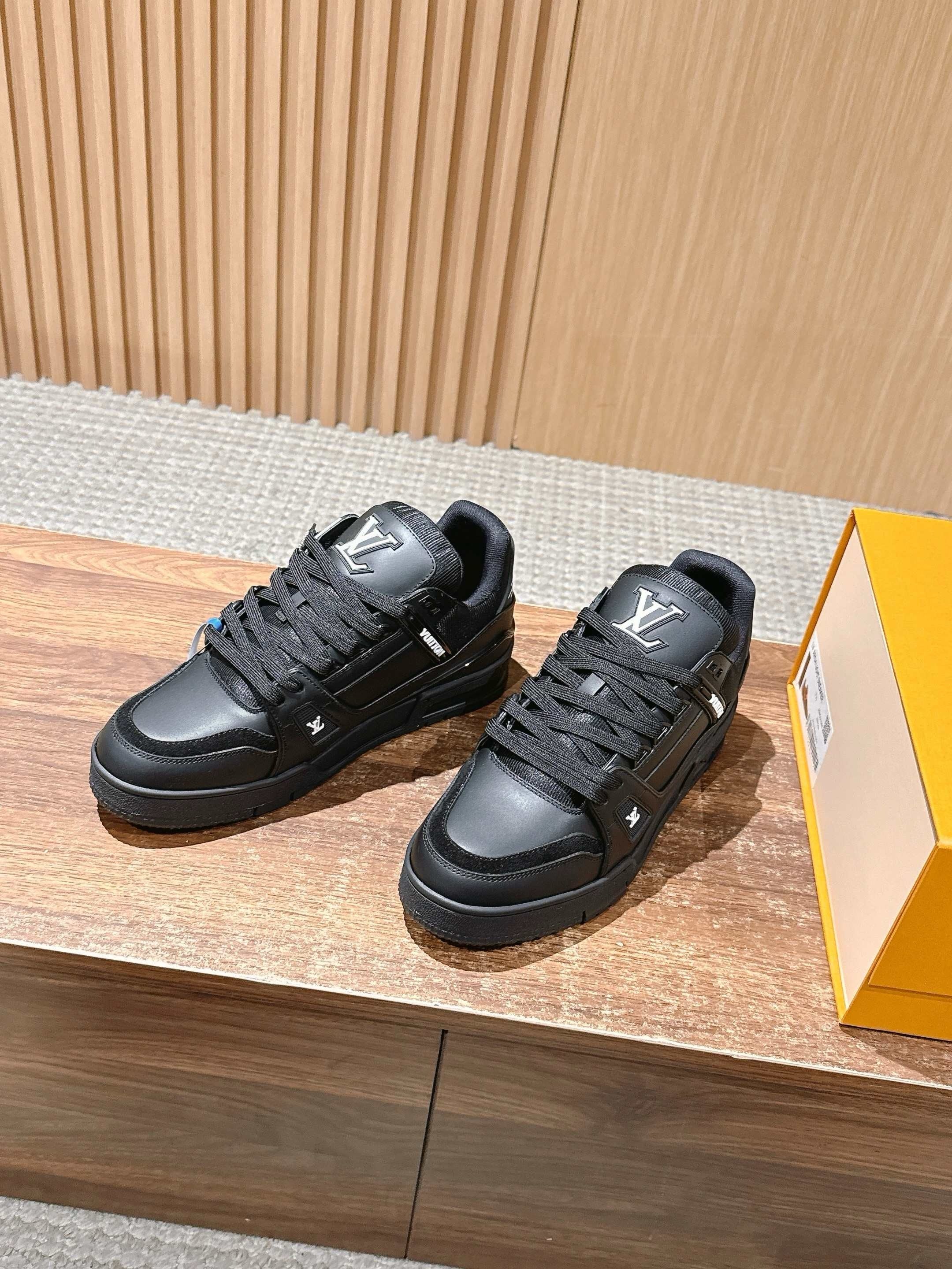 Black and White Shoes - FashionHype.xyz