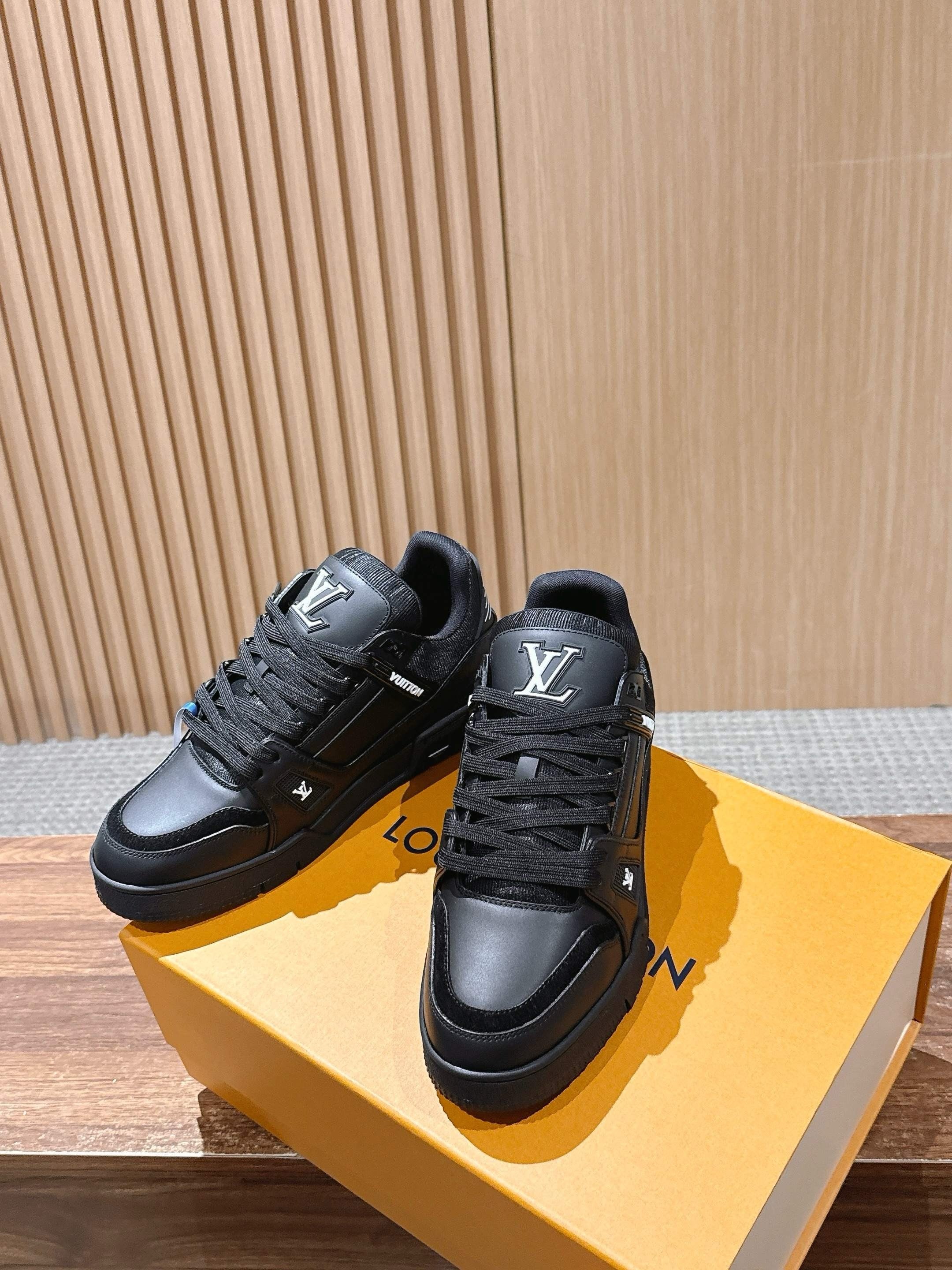 Black and White Shoes - FashionHype.xyz