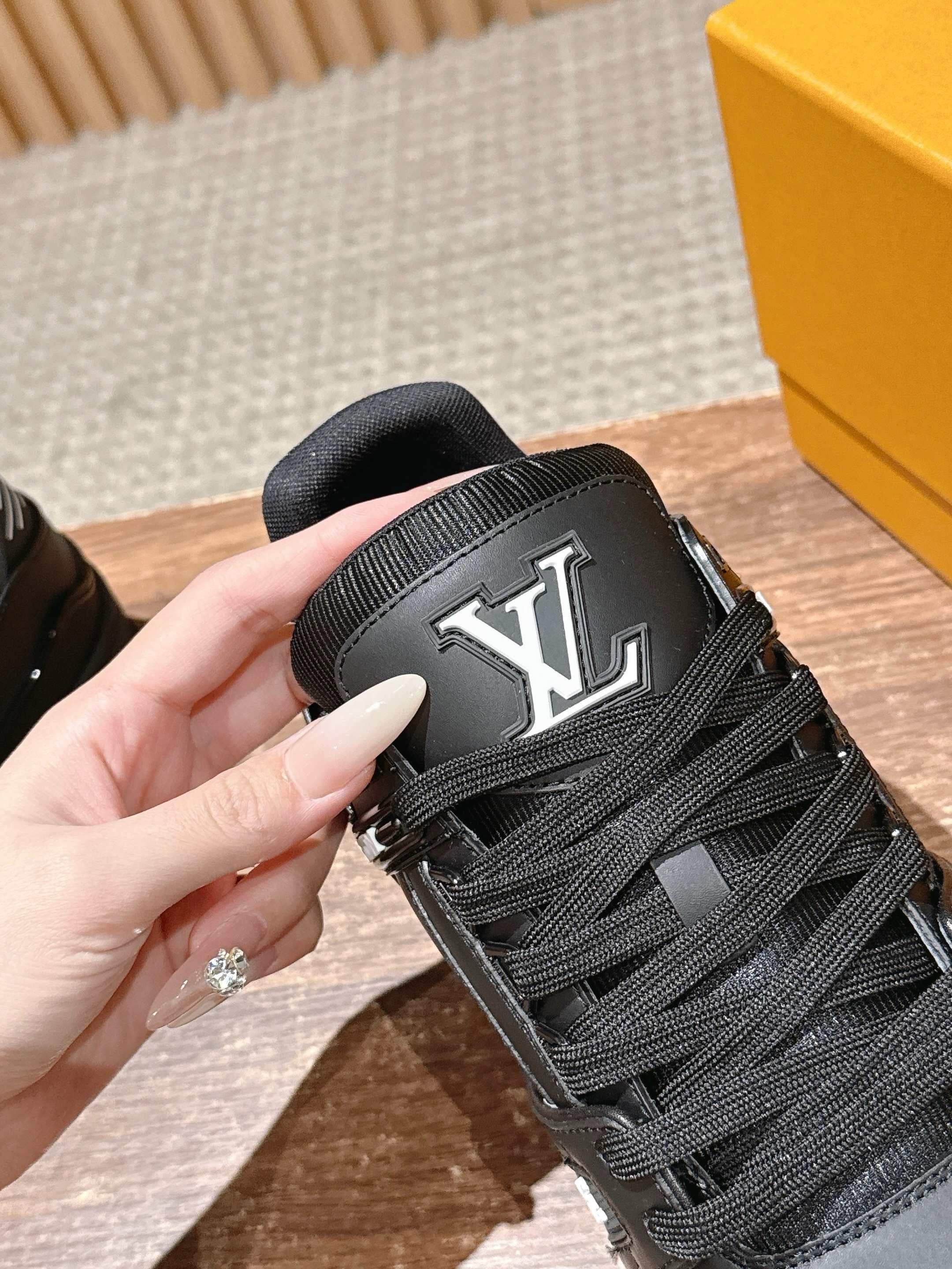 Black and White Shoes - FashionHype.xyz