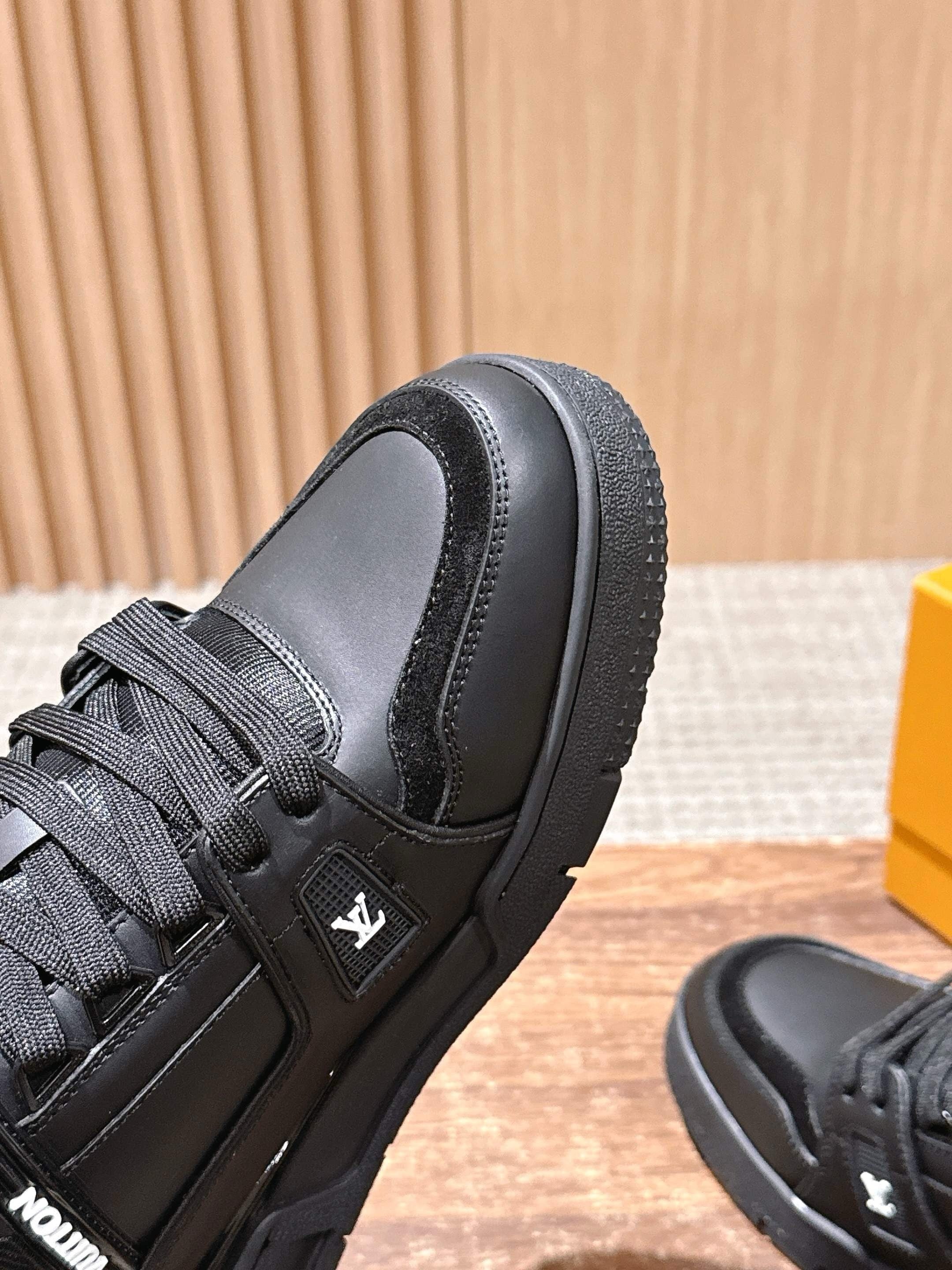 Black and White Shoes - FashionHype.xyz