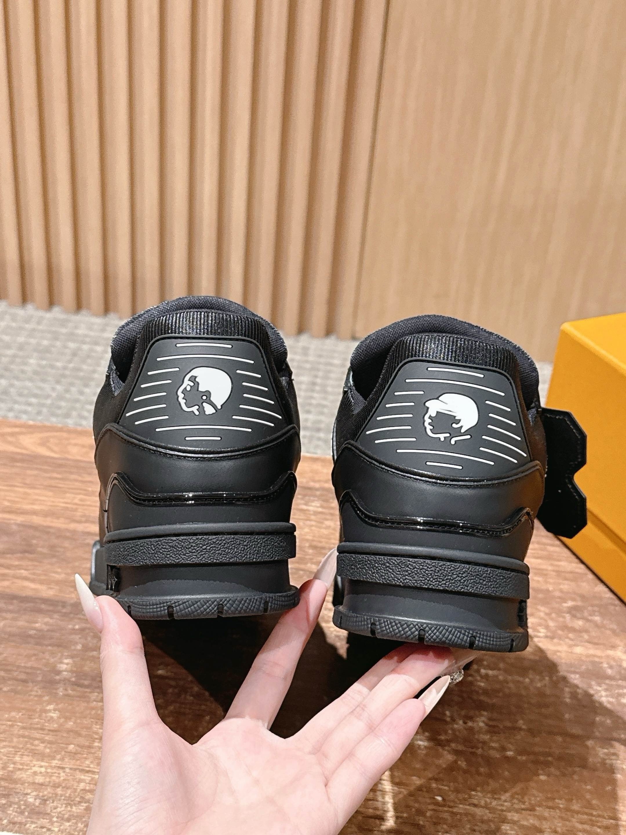 Black and White Shoes - FashionHype.xyz