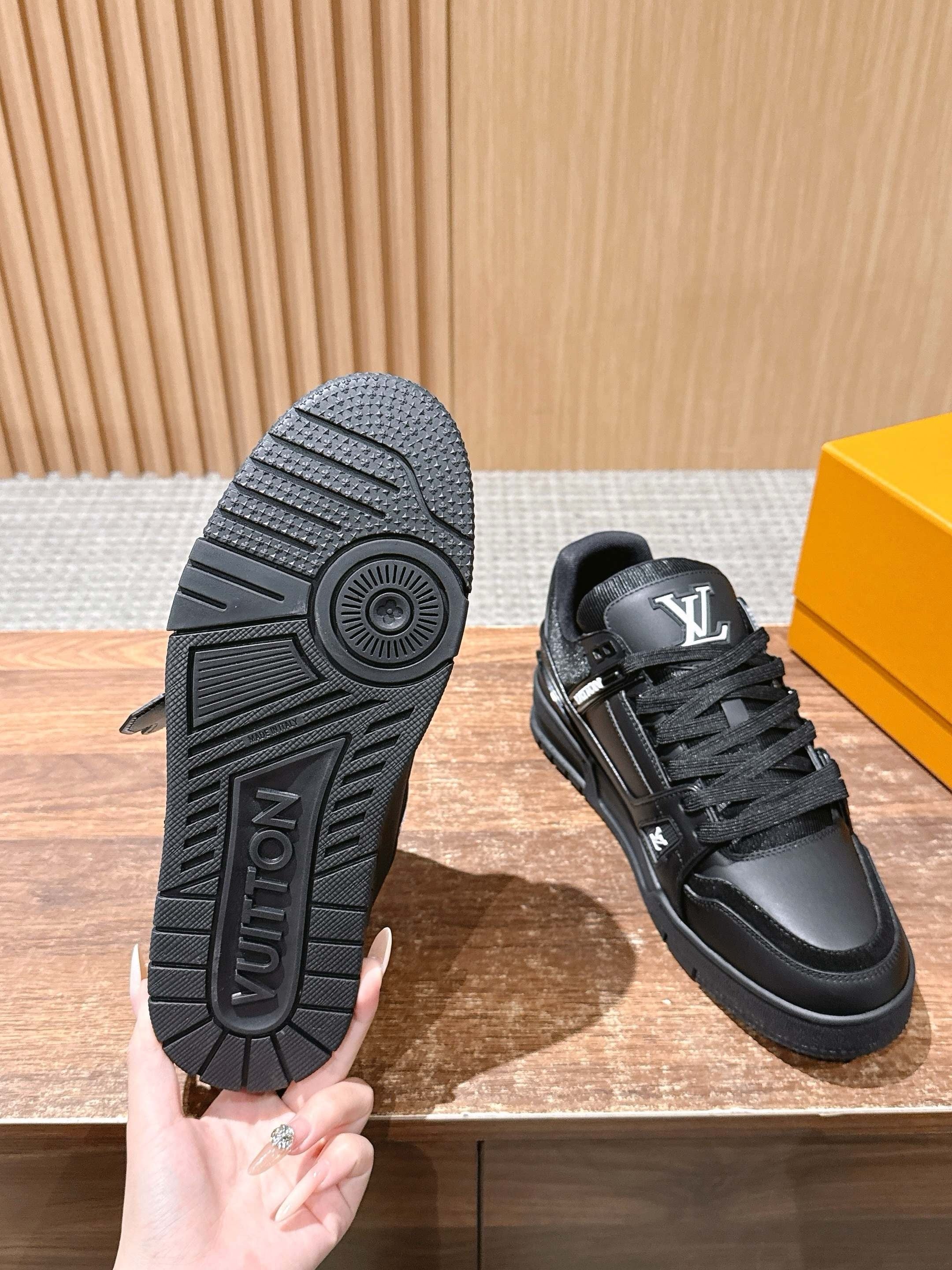 Black and White Shoes - FashionHype.xyz