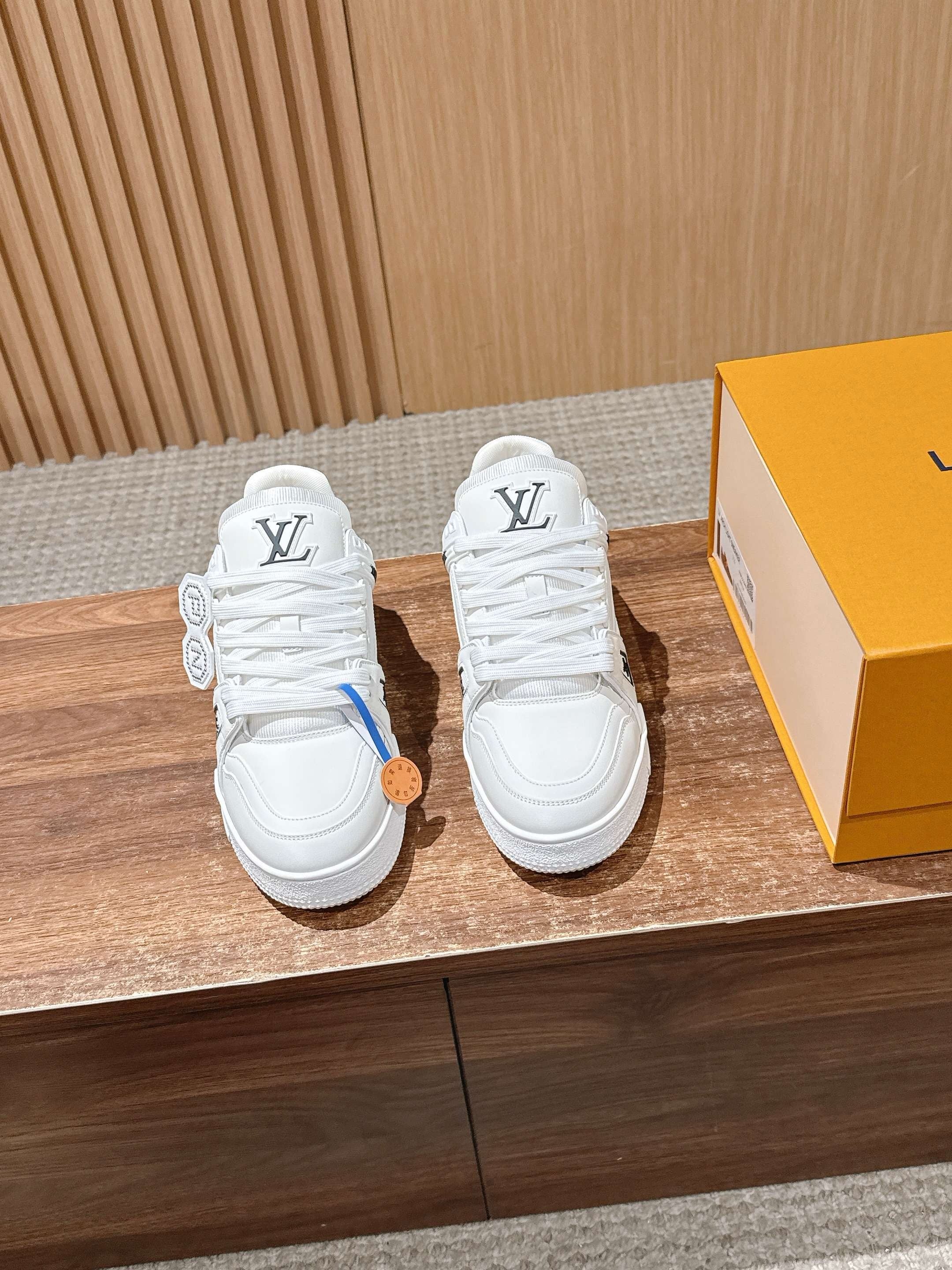 Black and White Shoes - FashionHype.xyz