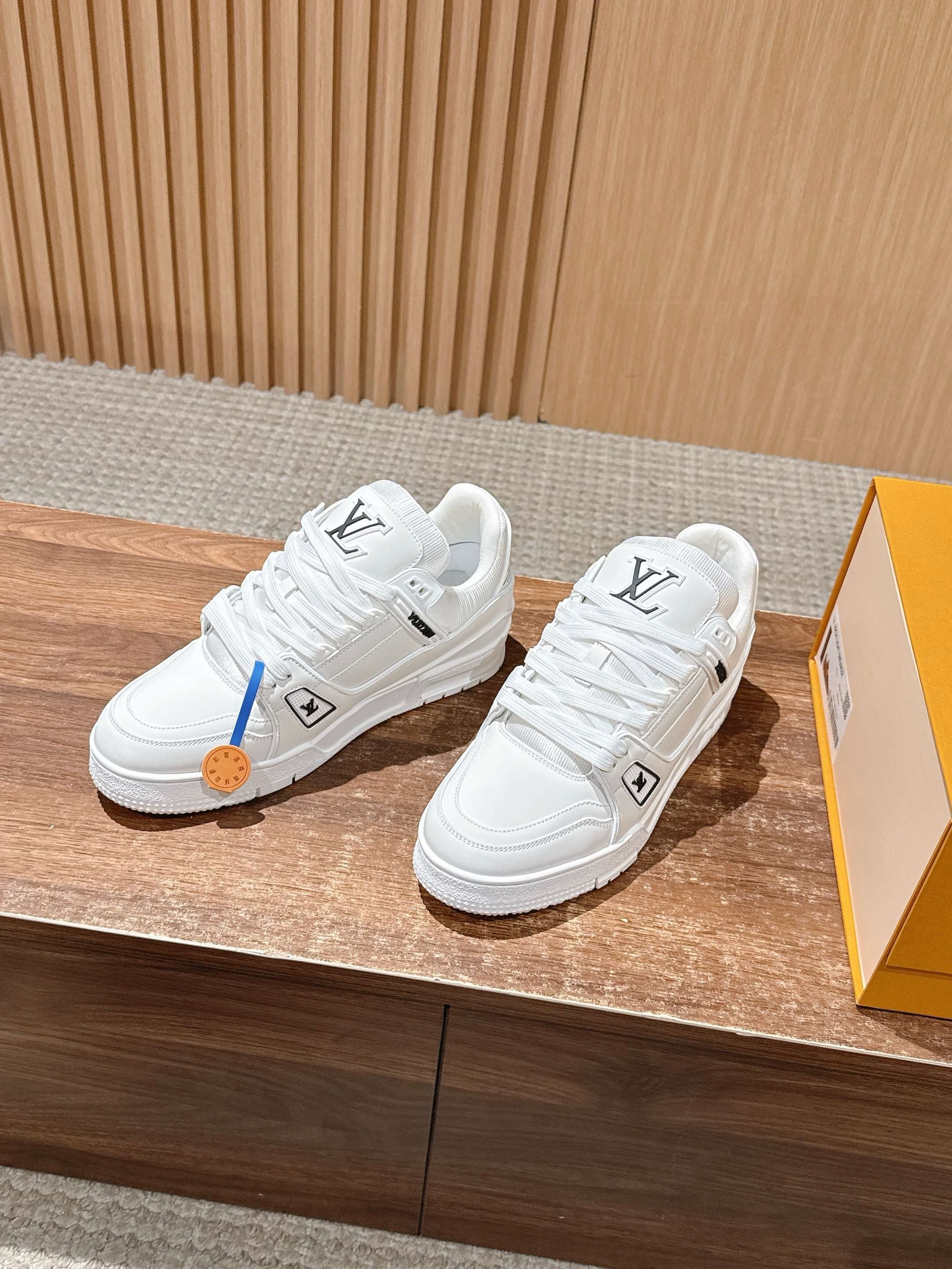 Black and White Shoes - FashionHype.xyz