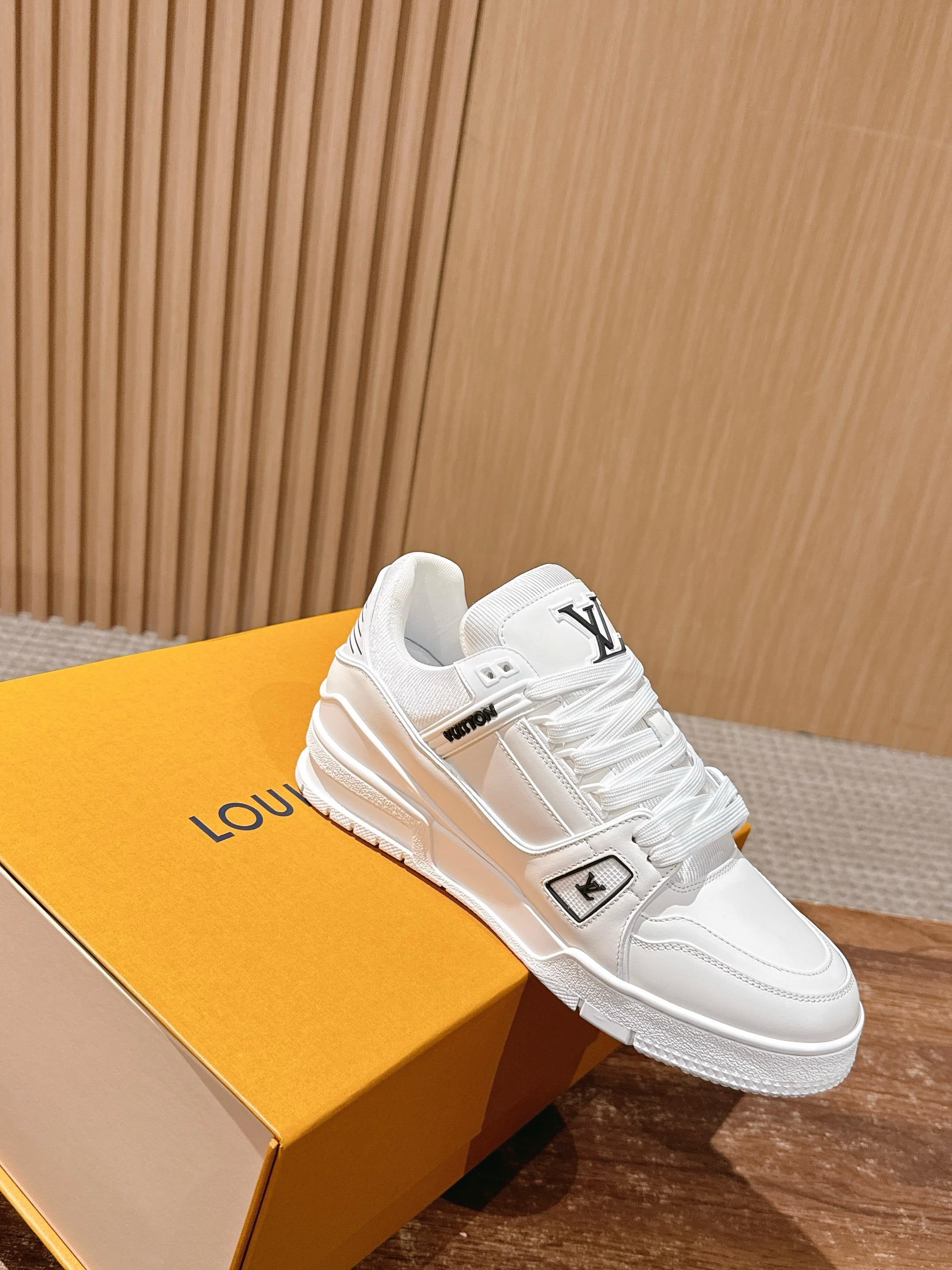 Black and White Shoes - FashionHype.xyz