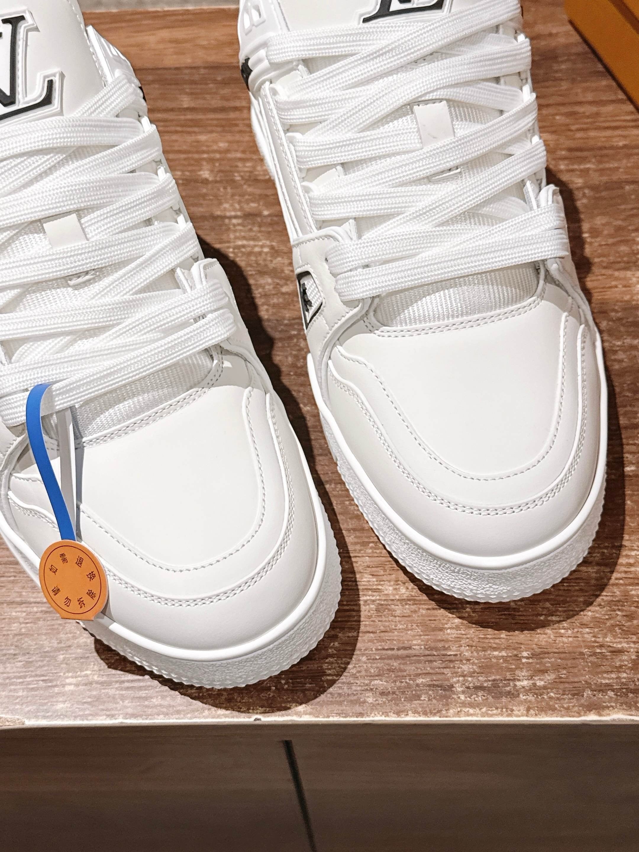 Black and White Shoes - FashionHype.xyz