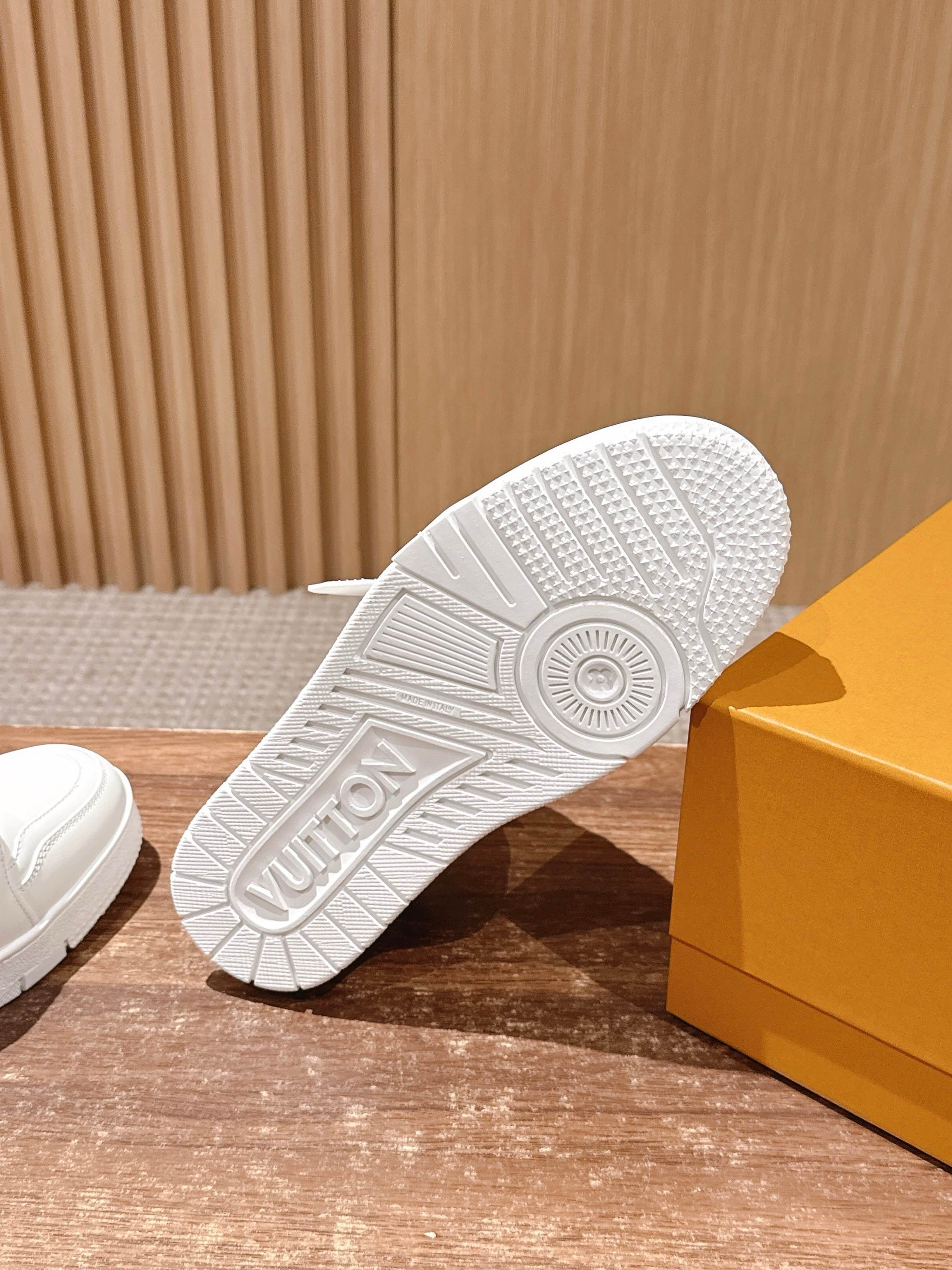 Black and White Shoes - FashionHype.xyz