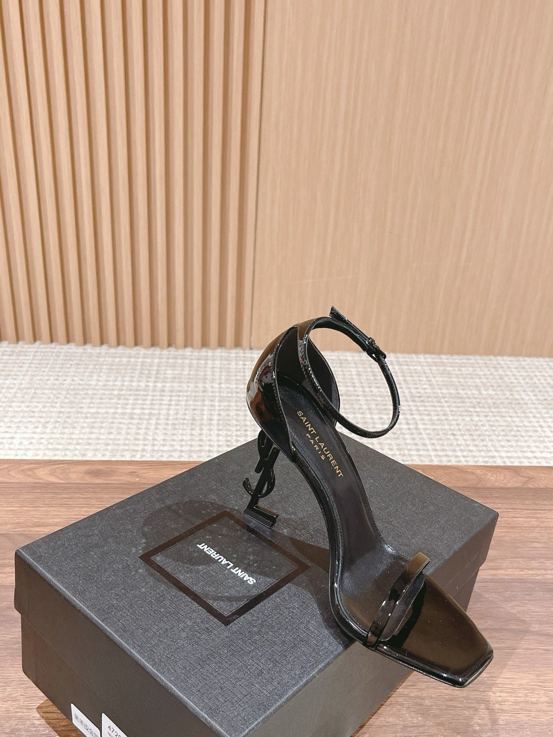 Black Shoes - FashionHype.xyz