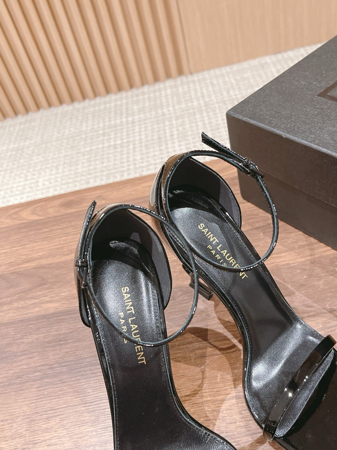 Black Shoes - FashionHype.xyz