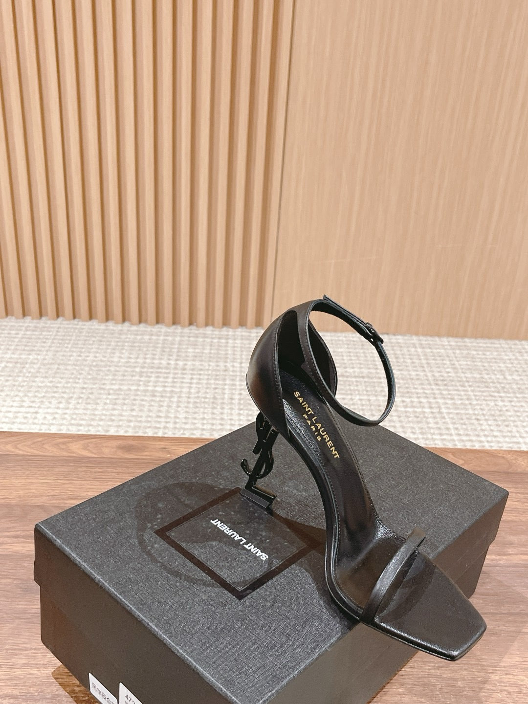 Black Shoes - FashionHype.xyz