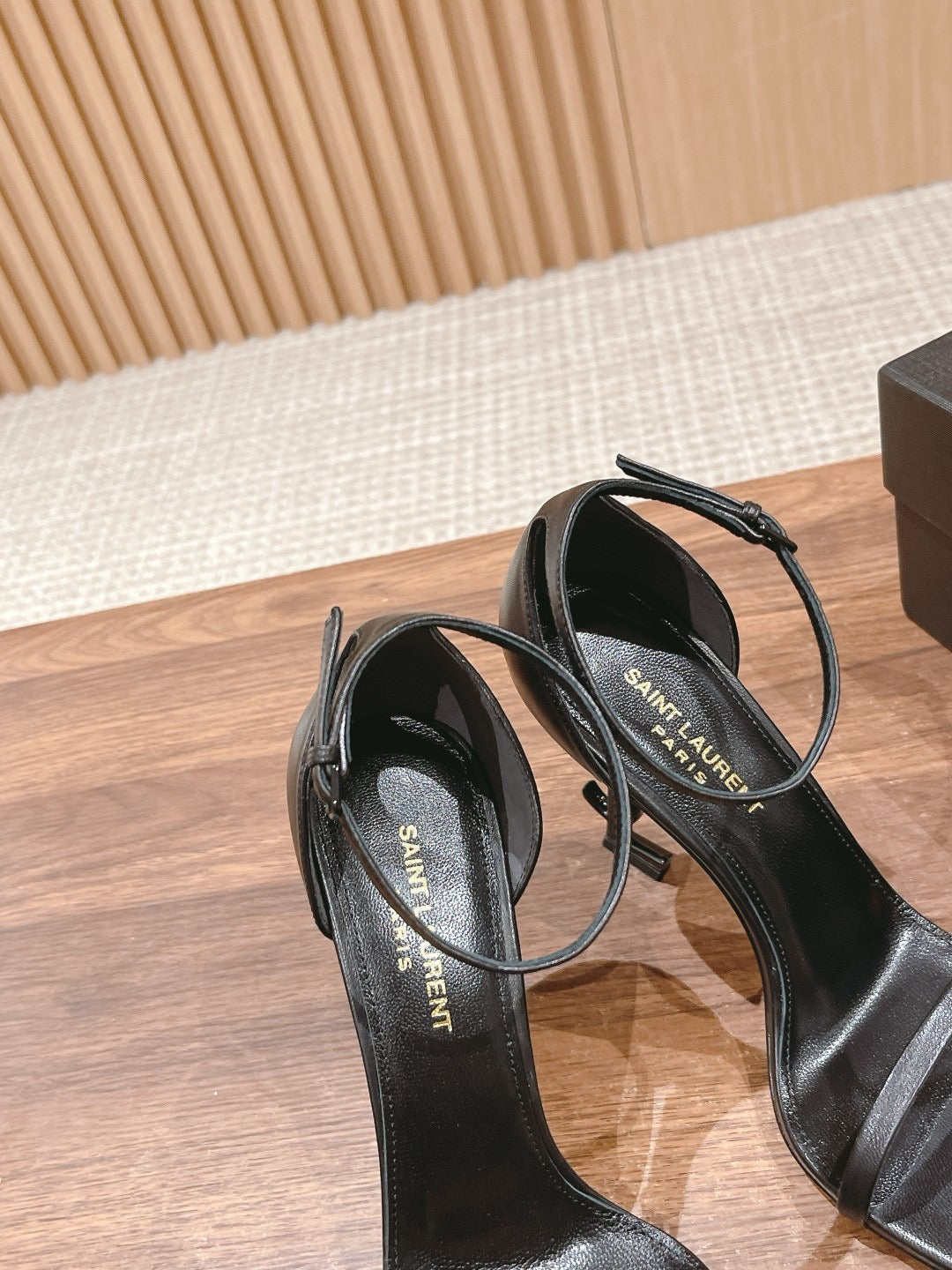 Black Shoes - FashionHype.xyz
