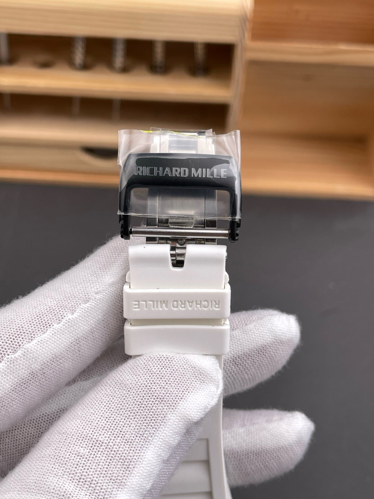 White black Watch - FashionHype.xyz