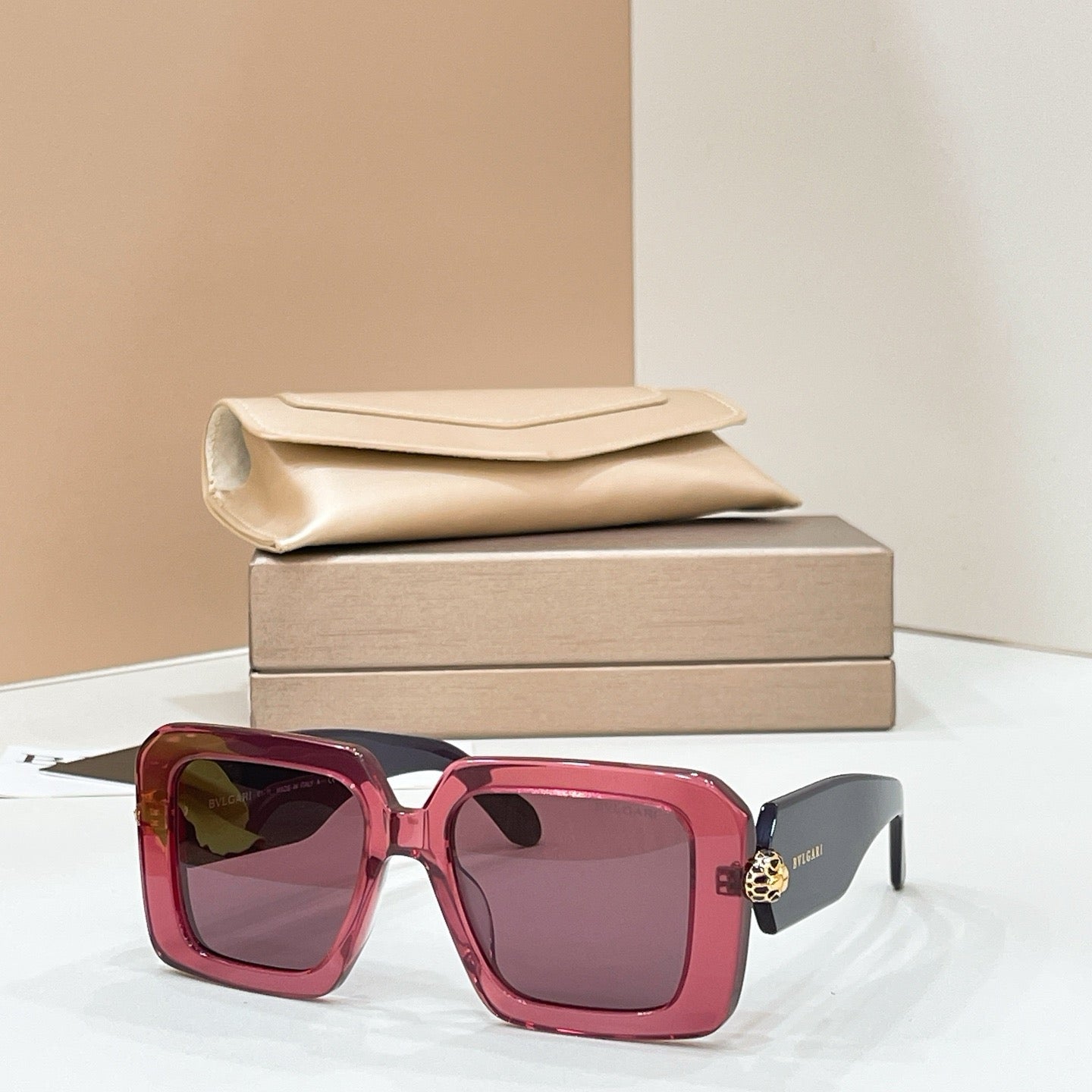 Mehrfarbige Sonnenbrille