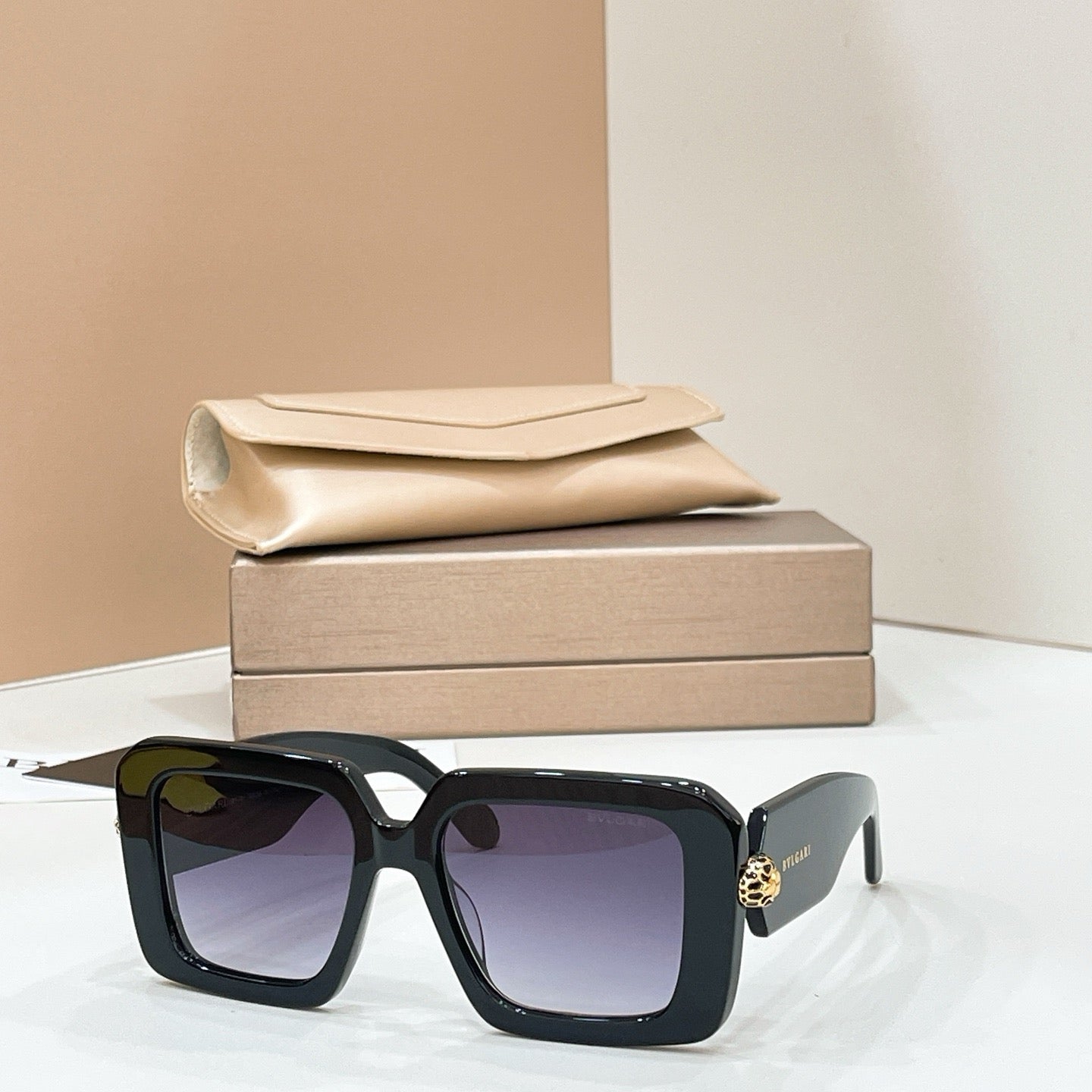 Mehrfarbige Sonnenbrille