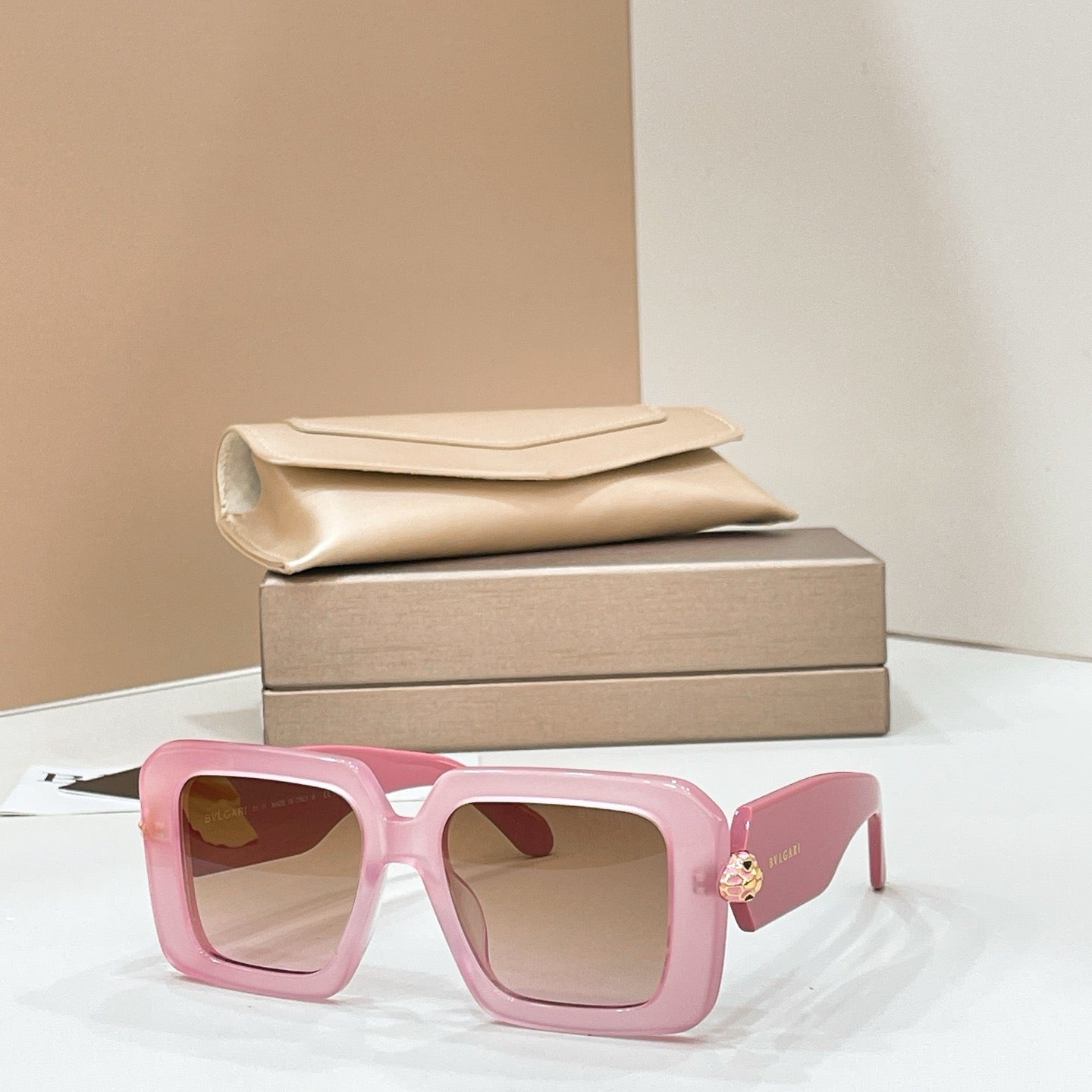 Mehrfarbige Sonnenbrille
