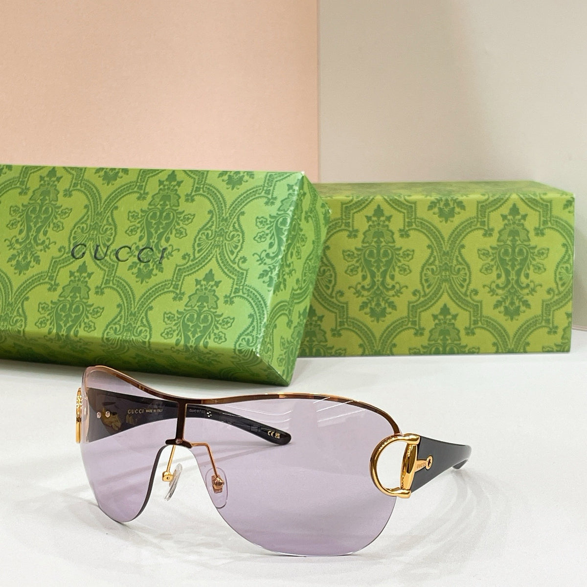 Mehrfarbige Sonnenbrille
