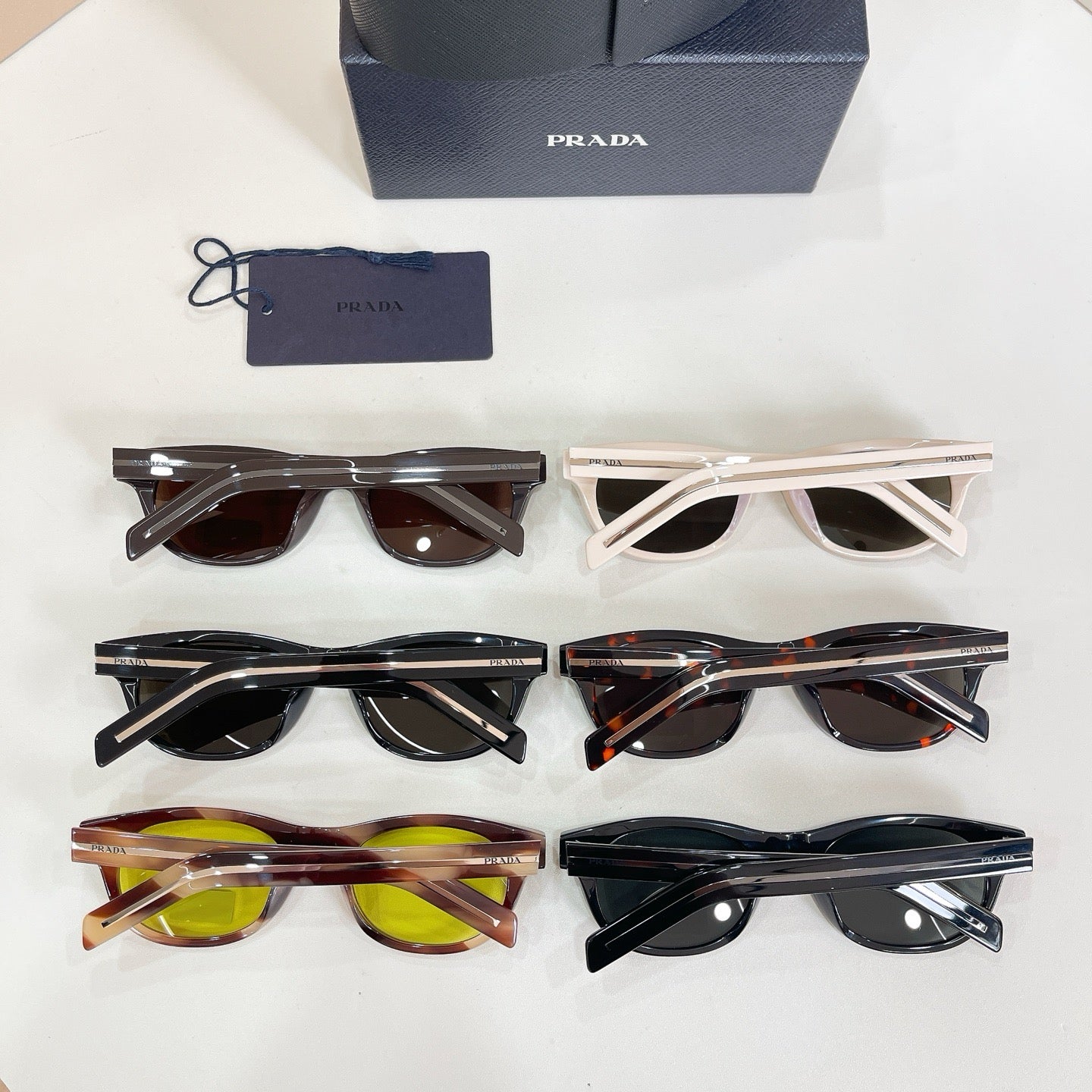 Mehrfarbige Sonnenbrille
