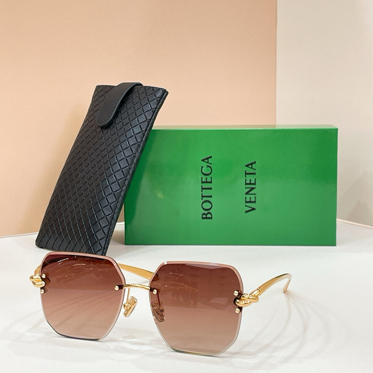 Mehrfarbige Sonnenbrille