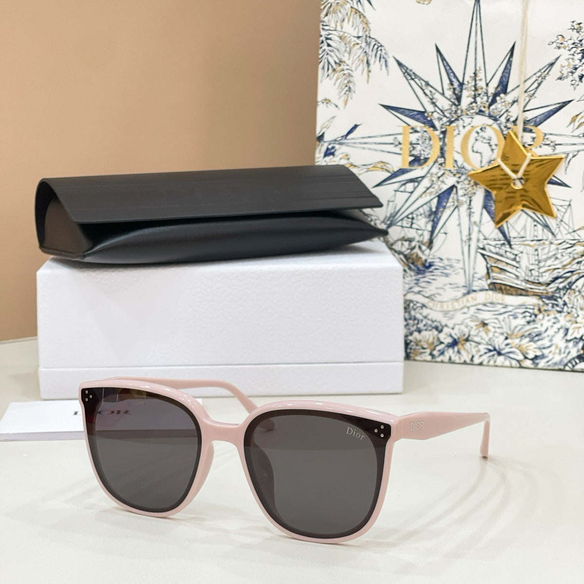 Mehrfarbige Sonnenbrille