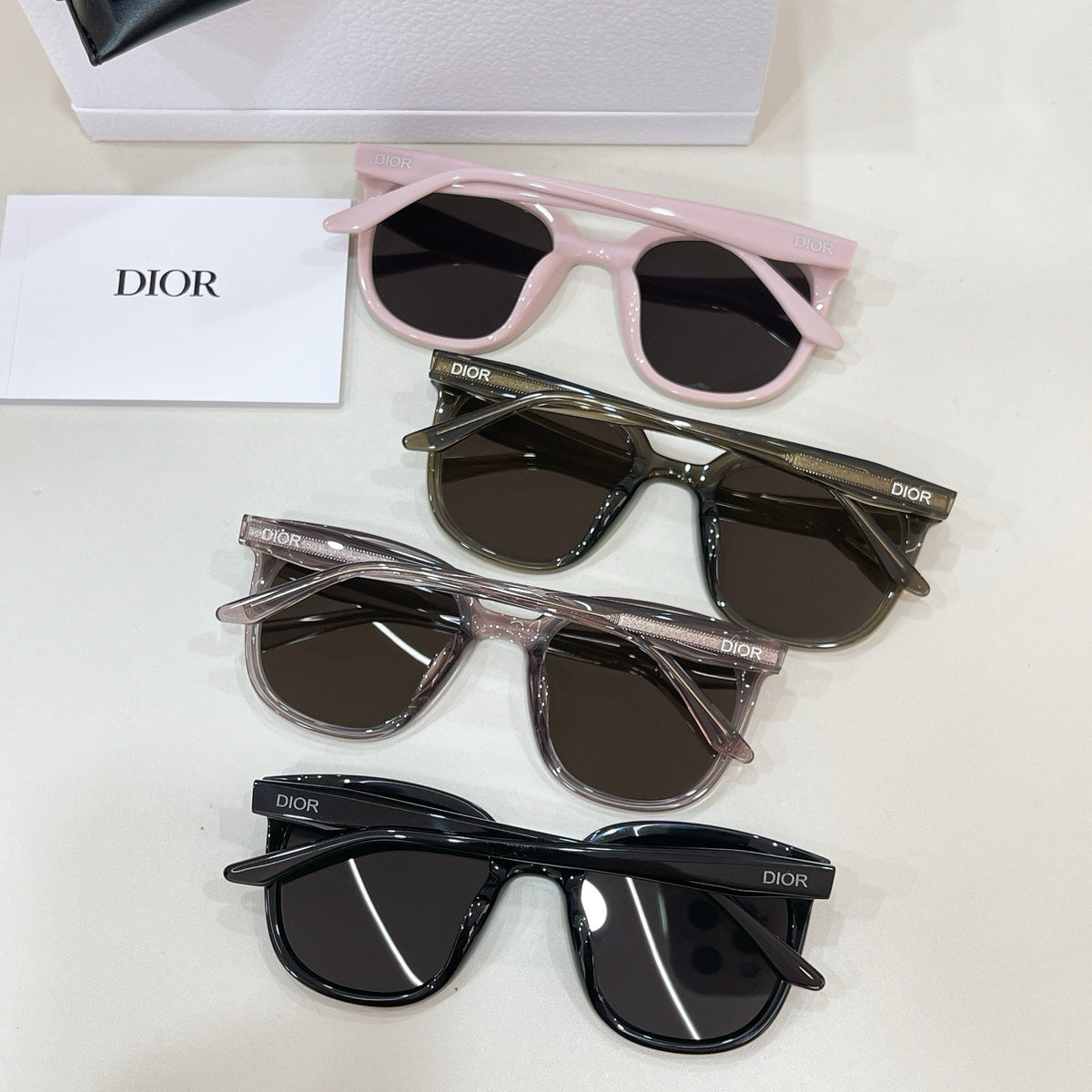 Mehrfarbige Sonnenbrille