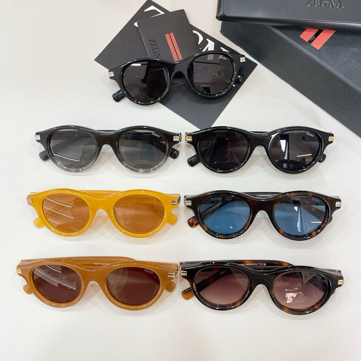 Mehrfarbige Sonnenbrille