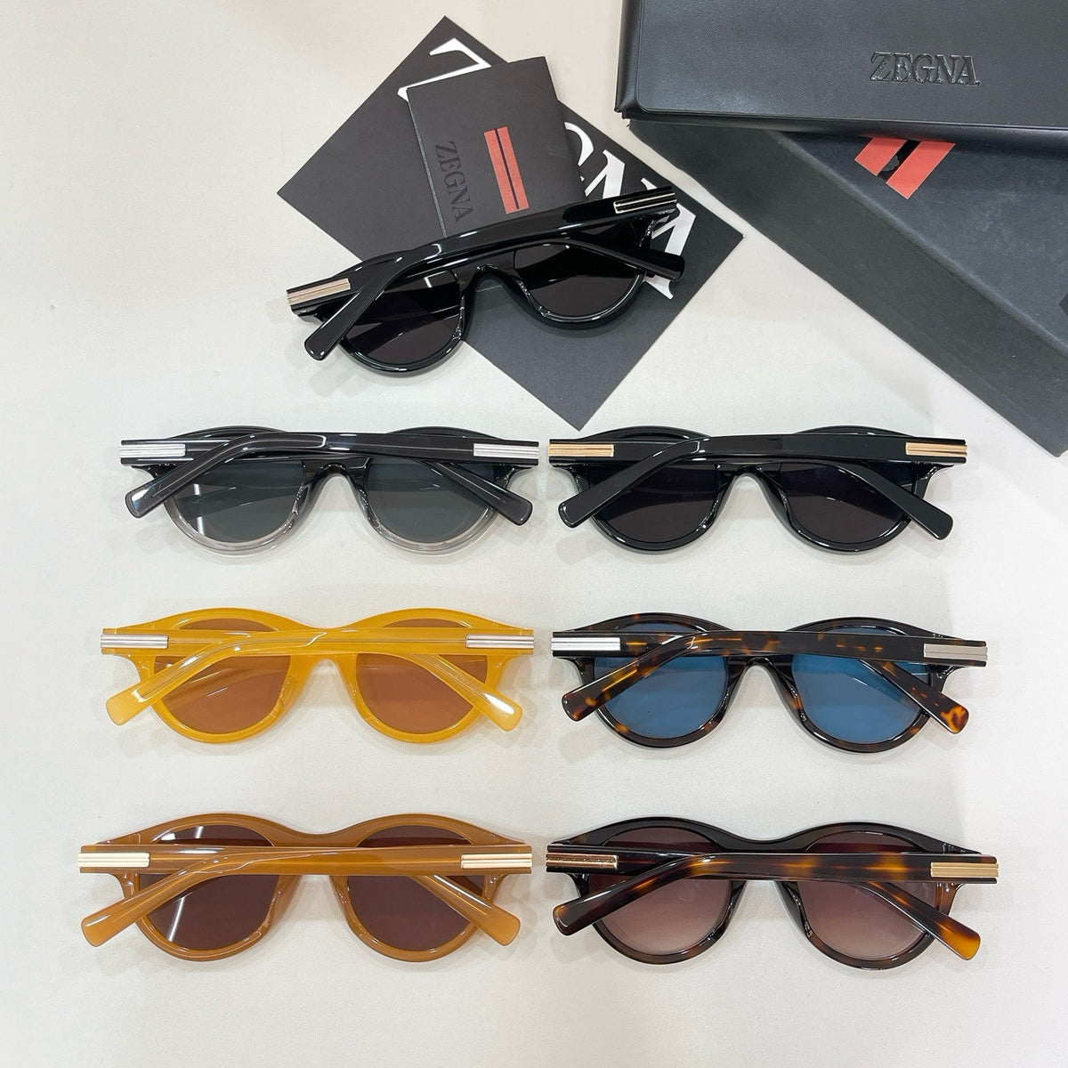 Mehrfarbige Sonnenbrille