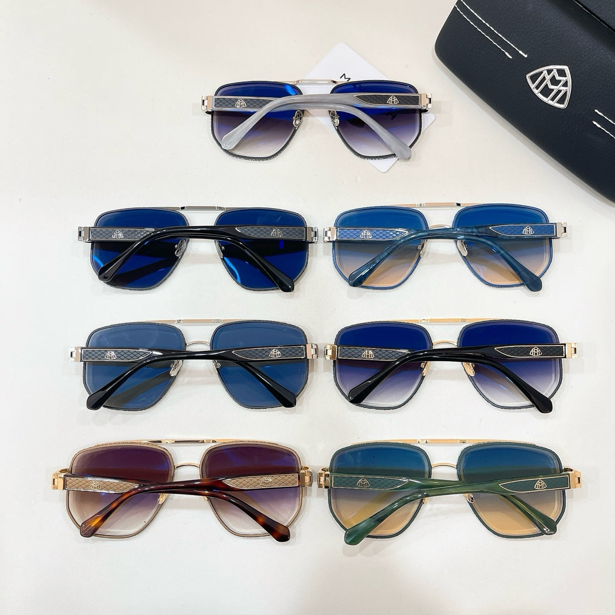 Mehrfarbige Sonnenbrille