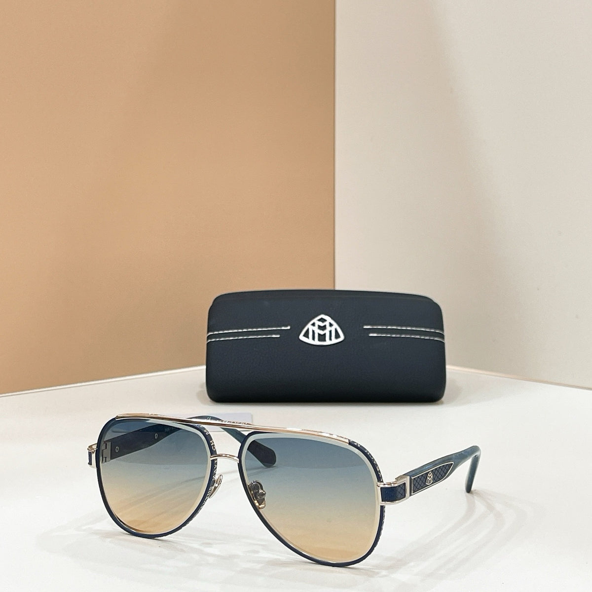 Mehrfarbige Sonnenbrille