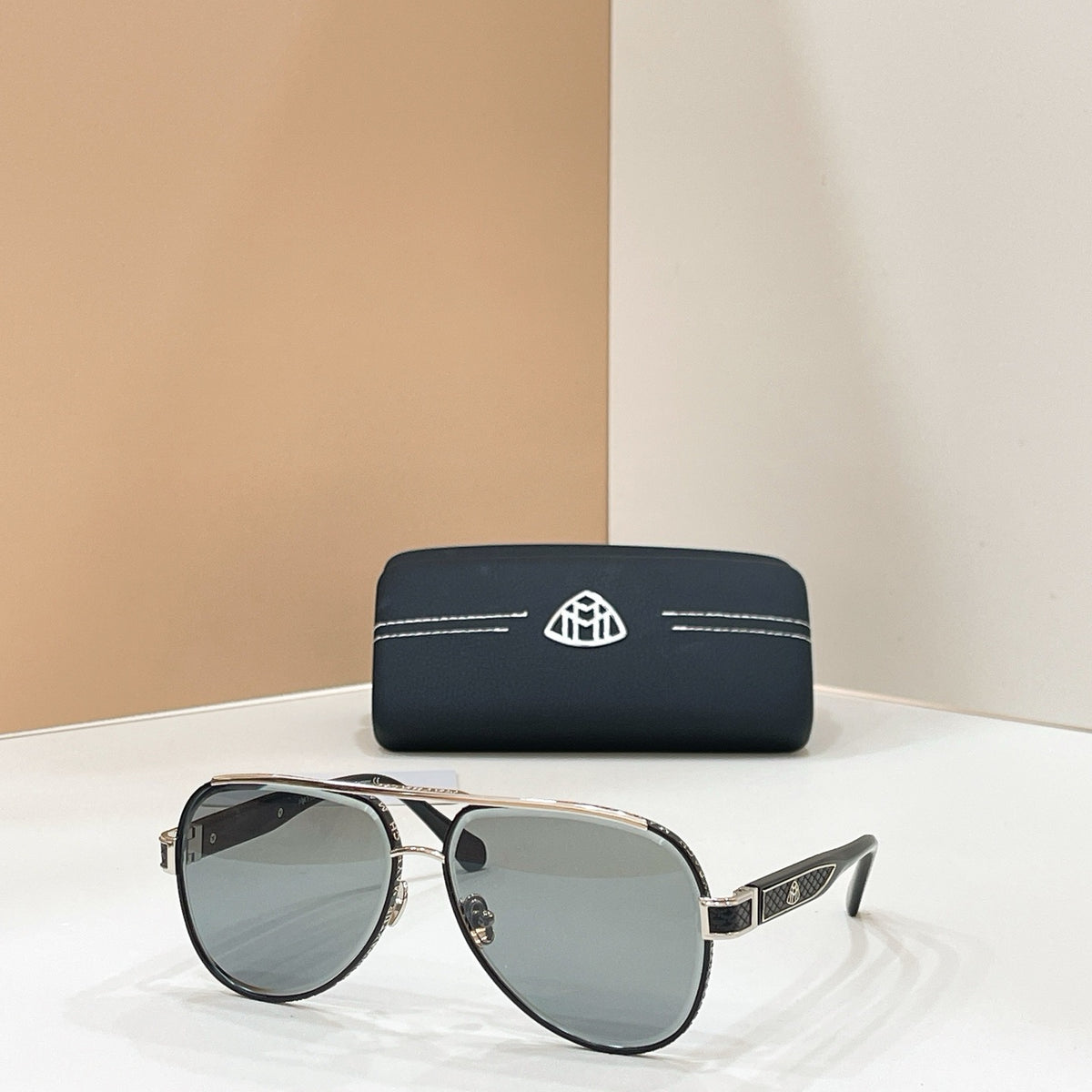 Mehrfarbige Sonnenbrille