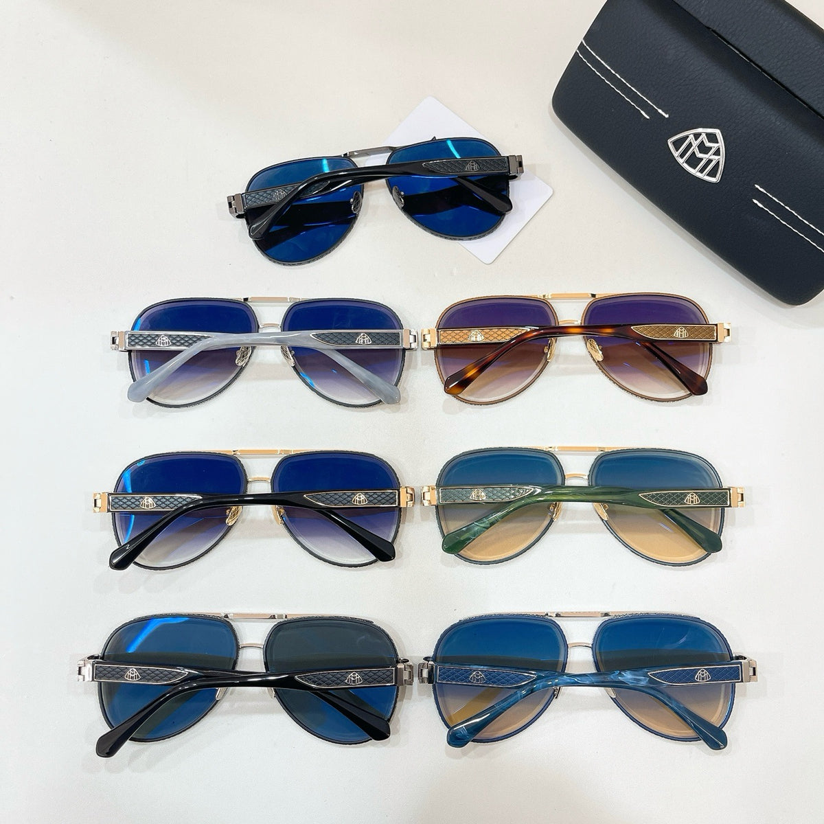 Mehrfarbige Sonnenbrille