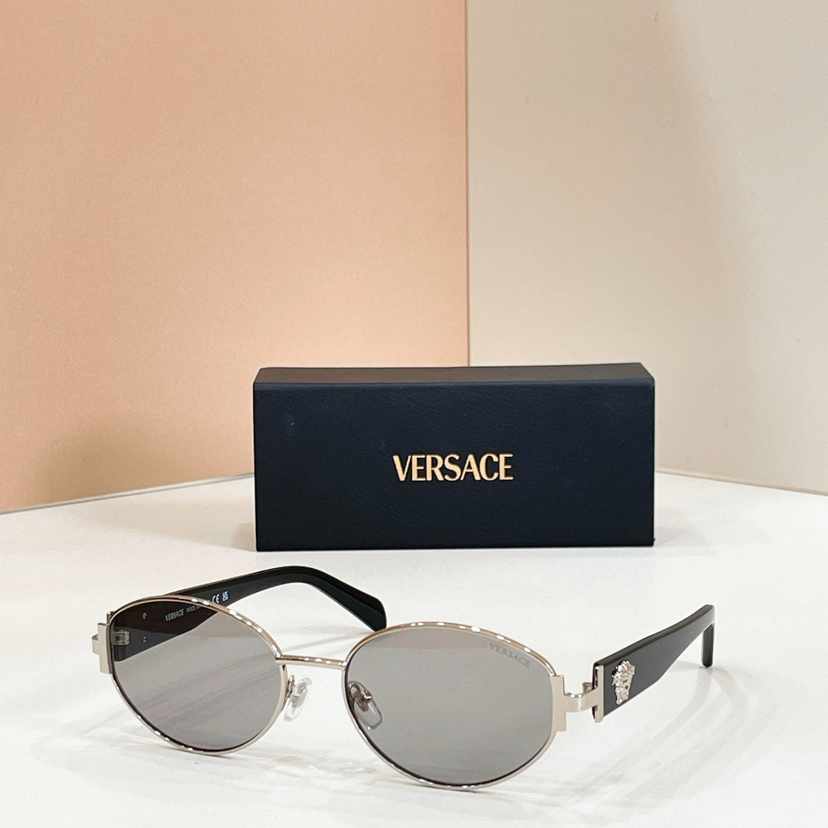 Mehrfarbige Sonnenbrille
