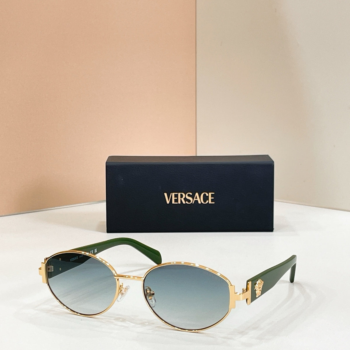 Mehrfarbige Sonnenbrille