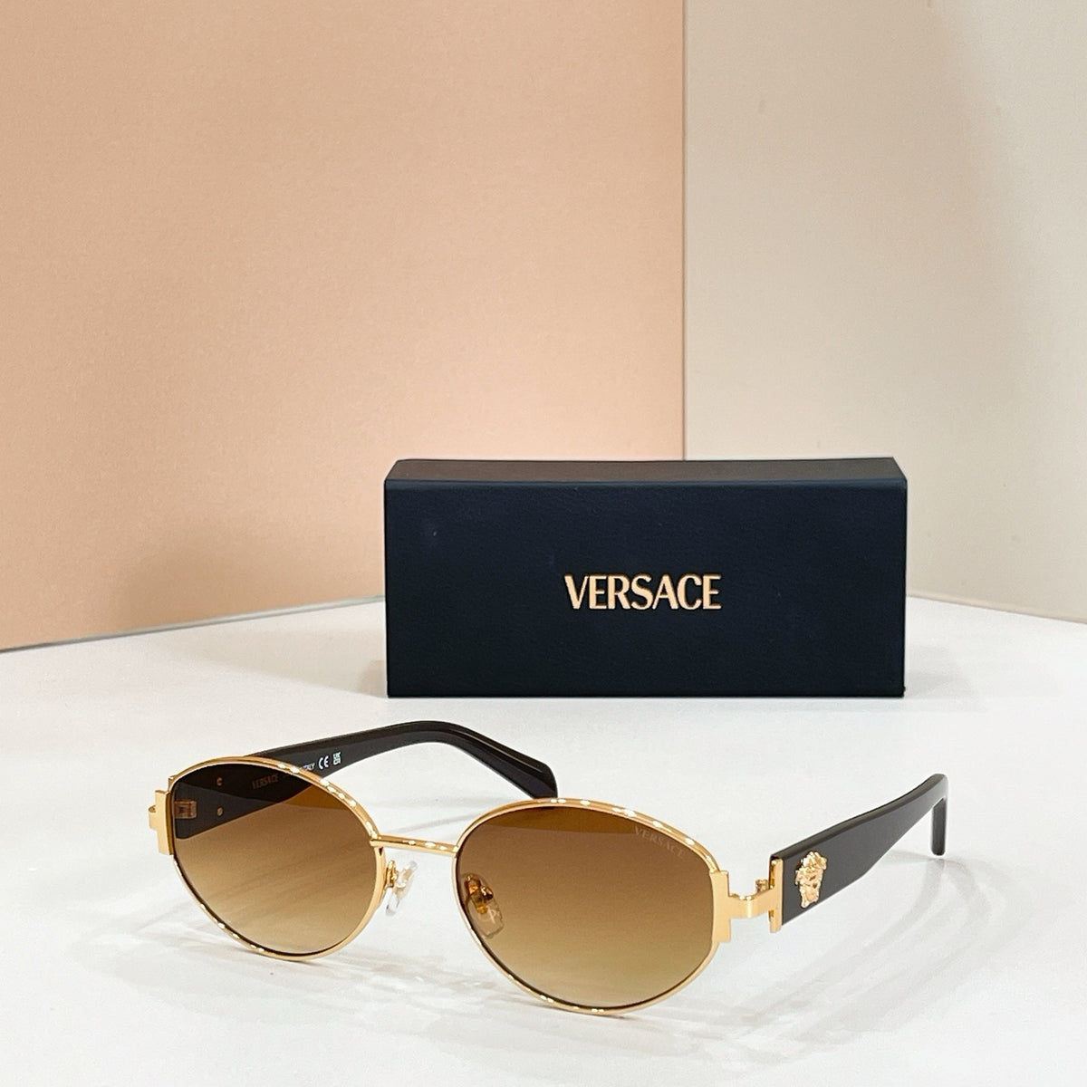 Mehrfarbige Sonnenbrille