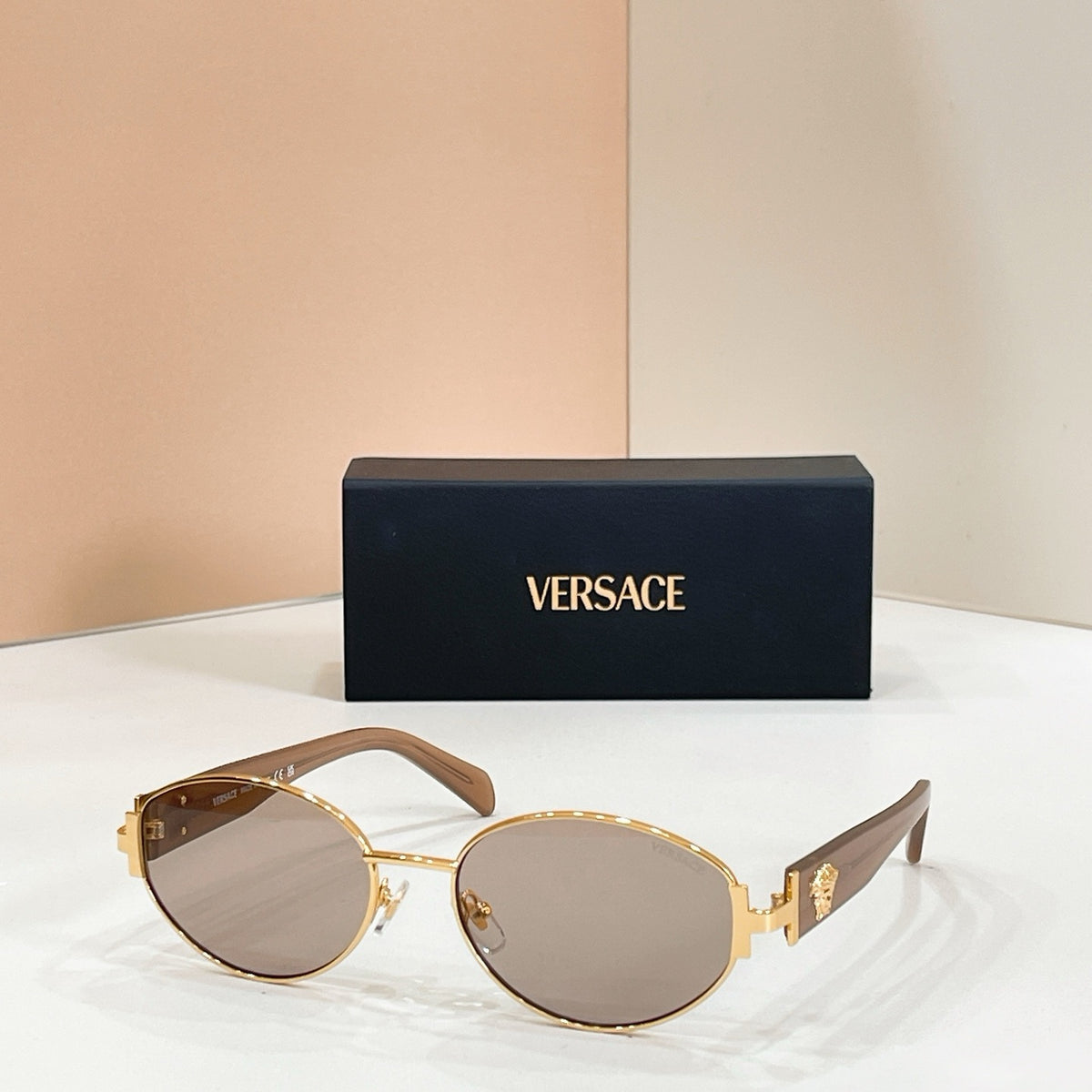 Mehrfarbige Sonnenbrille