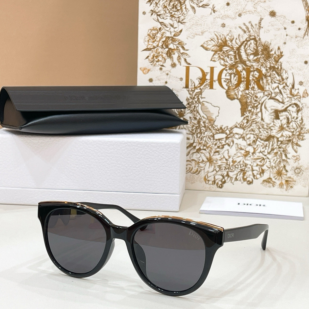 Mehrfarbige Sonnenbrille