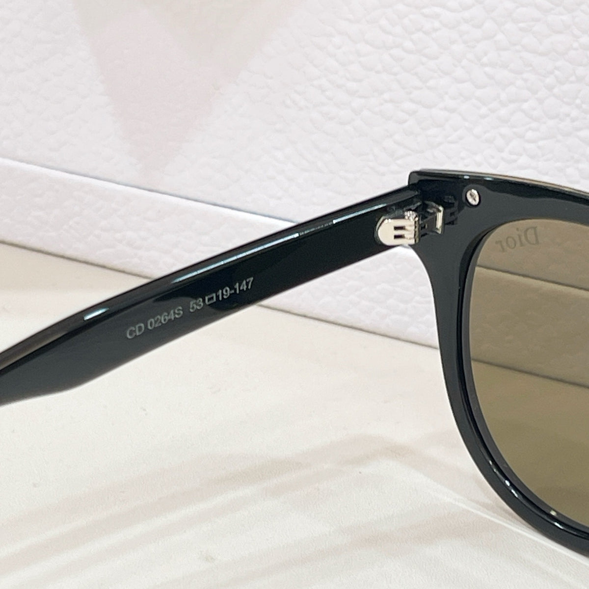 Mehrfarbige Sonnenbrille