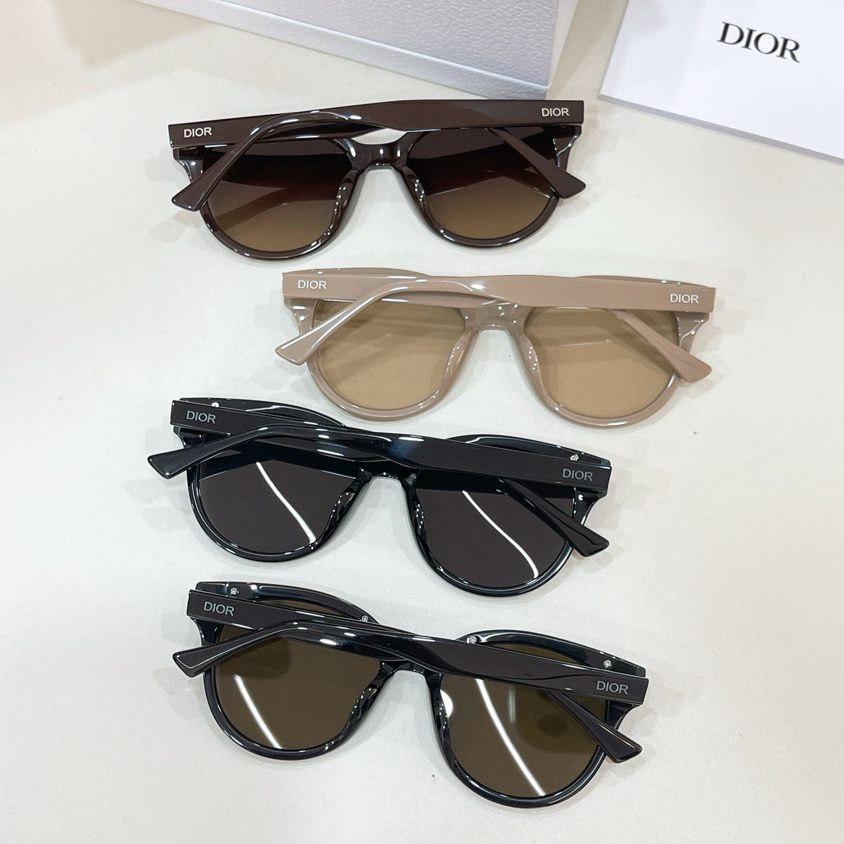 Mehrfarbige Sonnenbrille