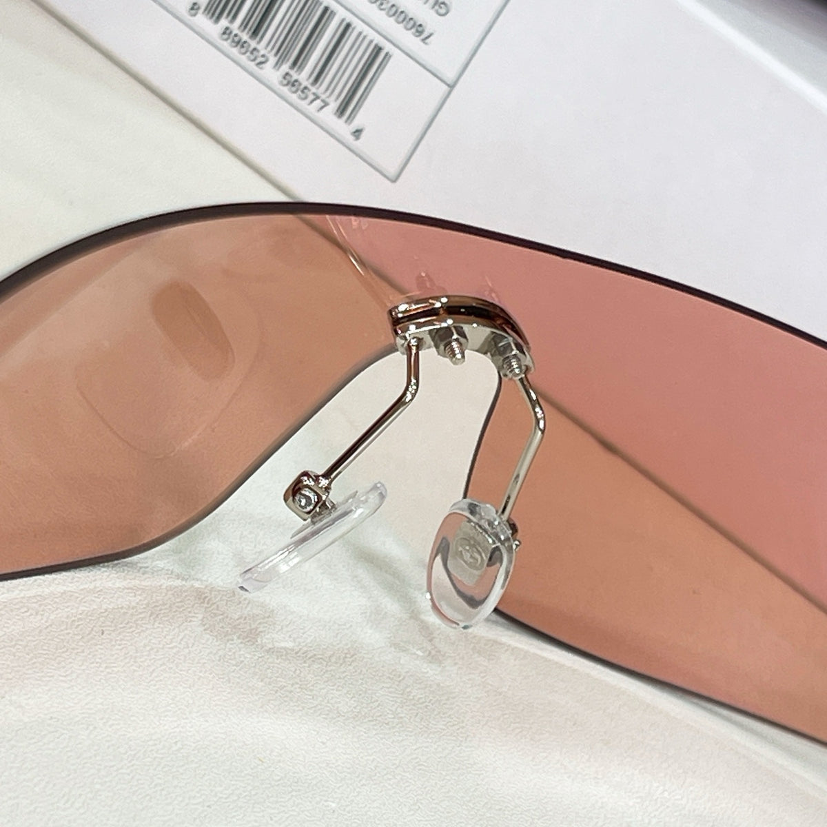Mehrfarbige Sonnenbrille