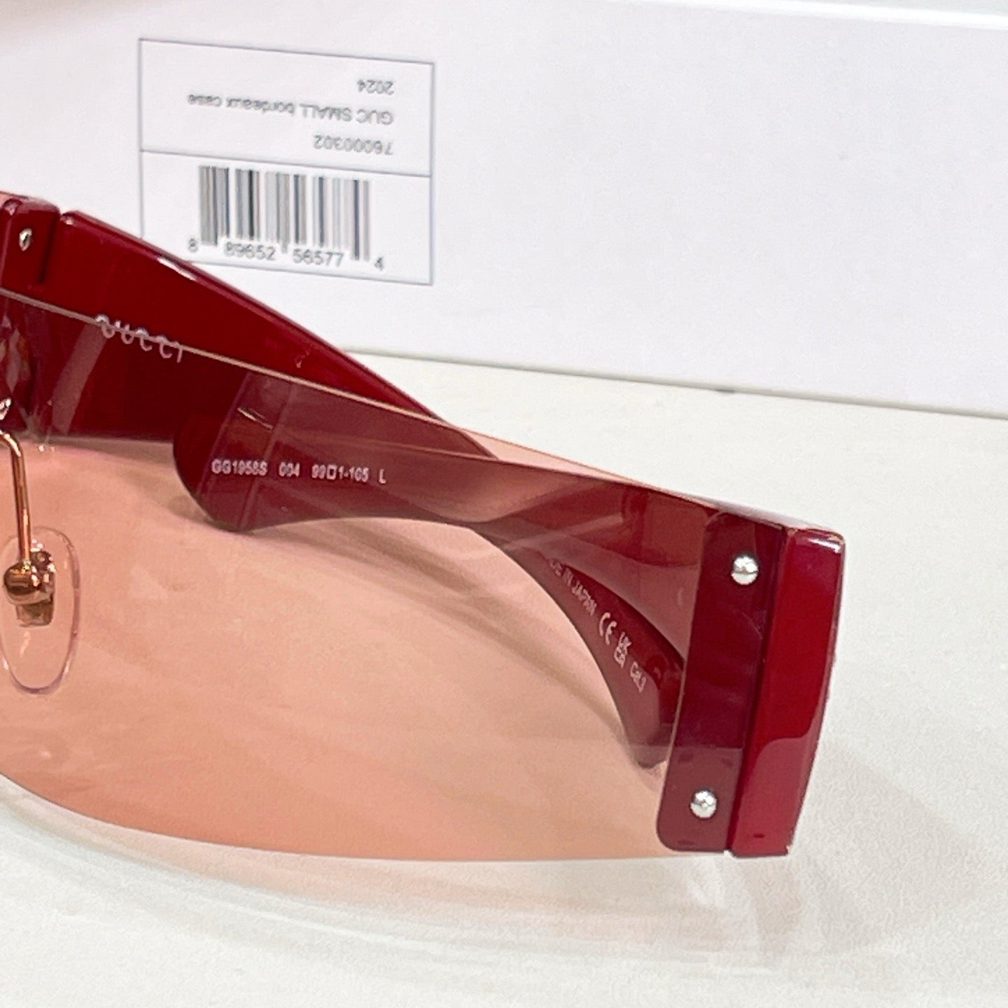 Mehrfarbige Sonnenbrille
