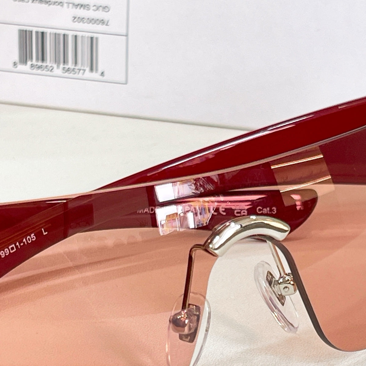 Mehrfarbige Sonnenbrille