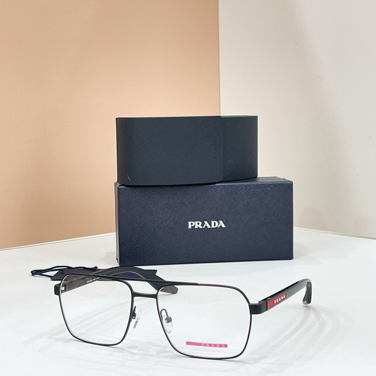 Mehrfarbige Sonnenbrille