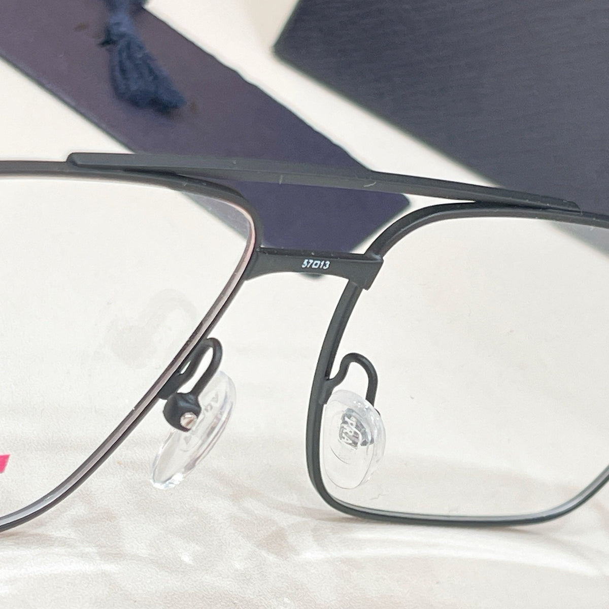 Mehrfarbige Sonnenbrille