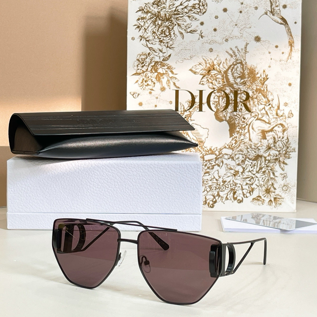 Mehrfarbige Sonnenbrille