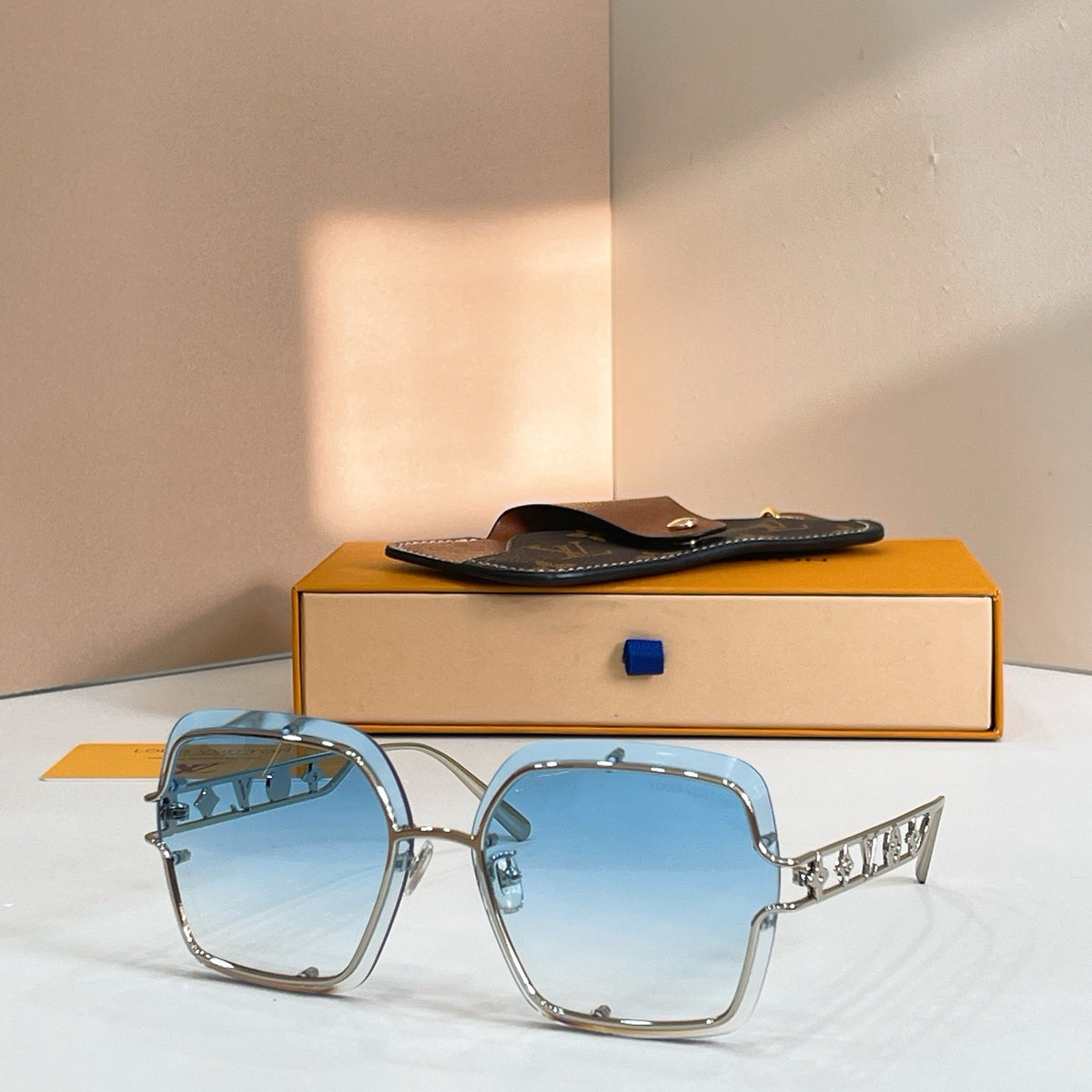 Mehrfarbige Sonnenbrille